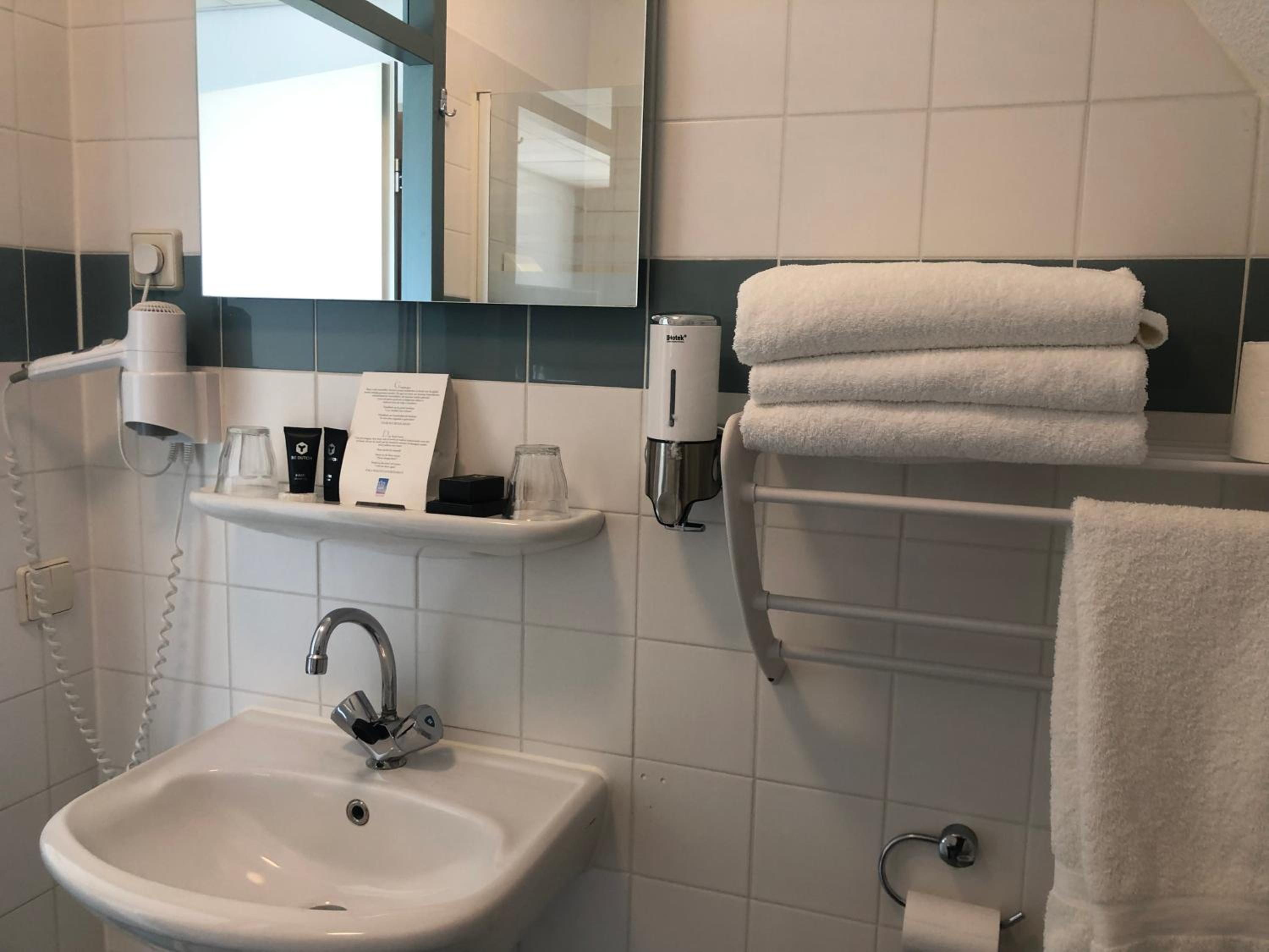 Triple Room with Bath photo 2