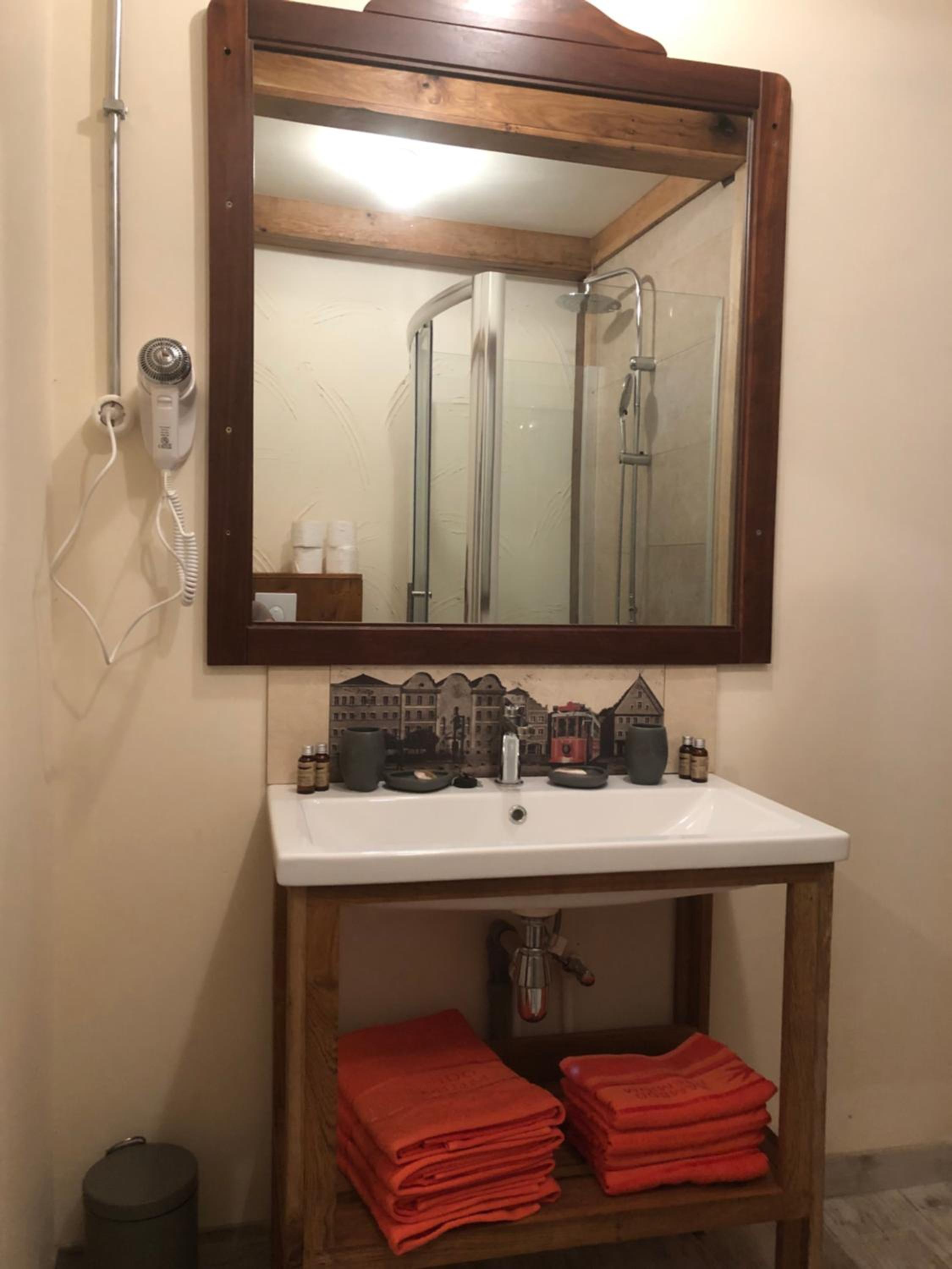 Standard Double Room - Photo 4