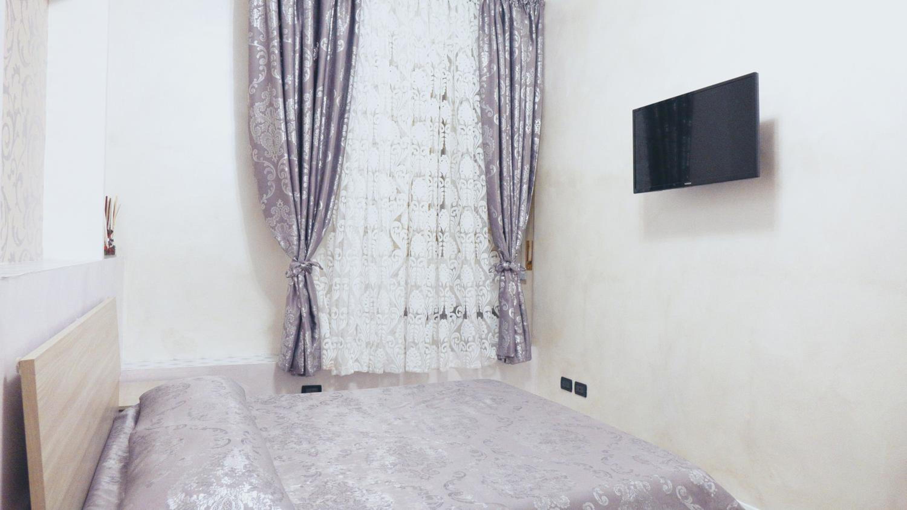 Double Room with Private External Bathroom - Photo 2