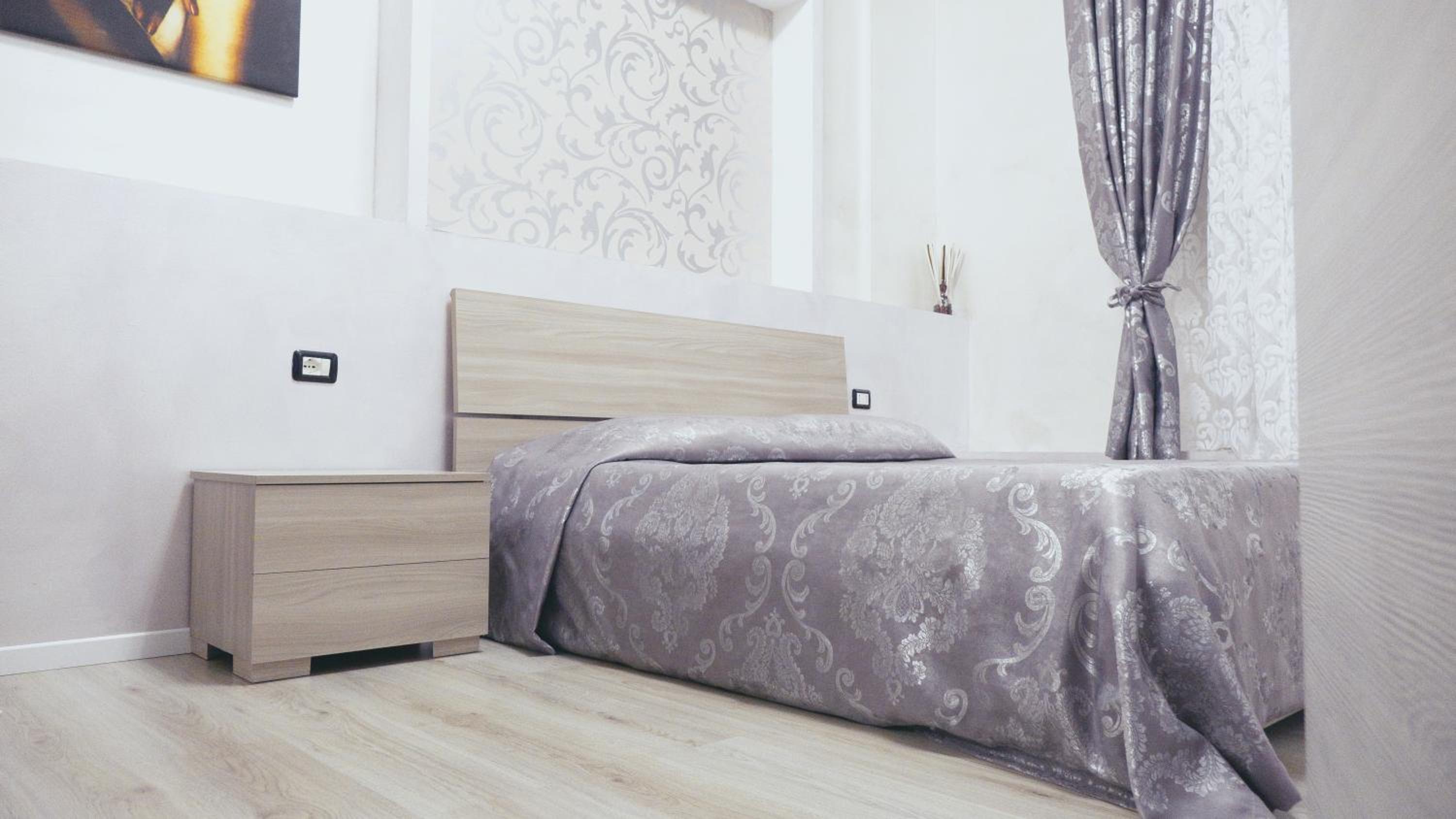 Double Room with Private External Bathroom - Photo 3