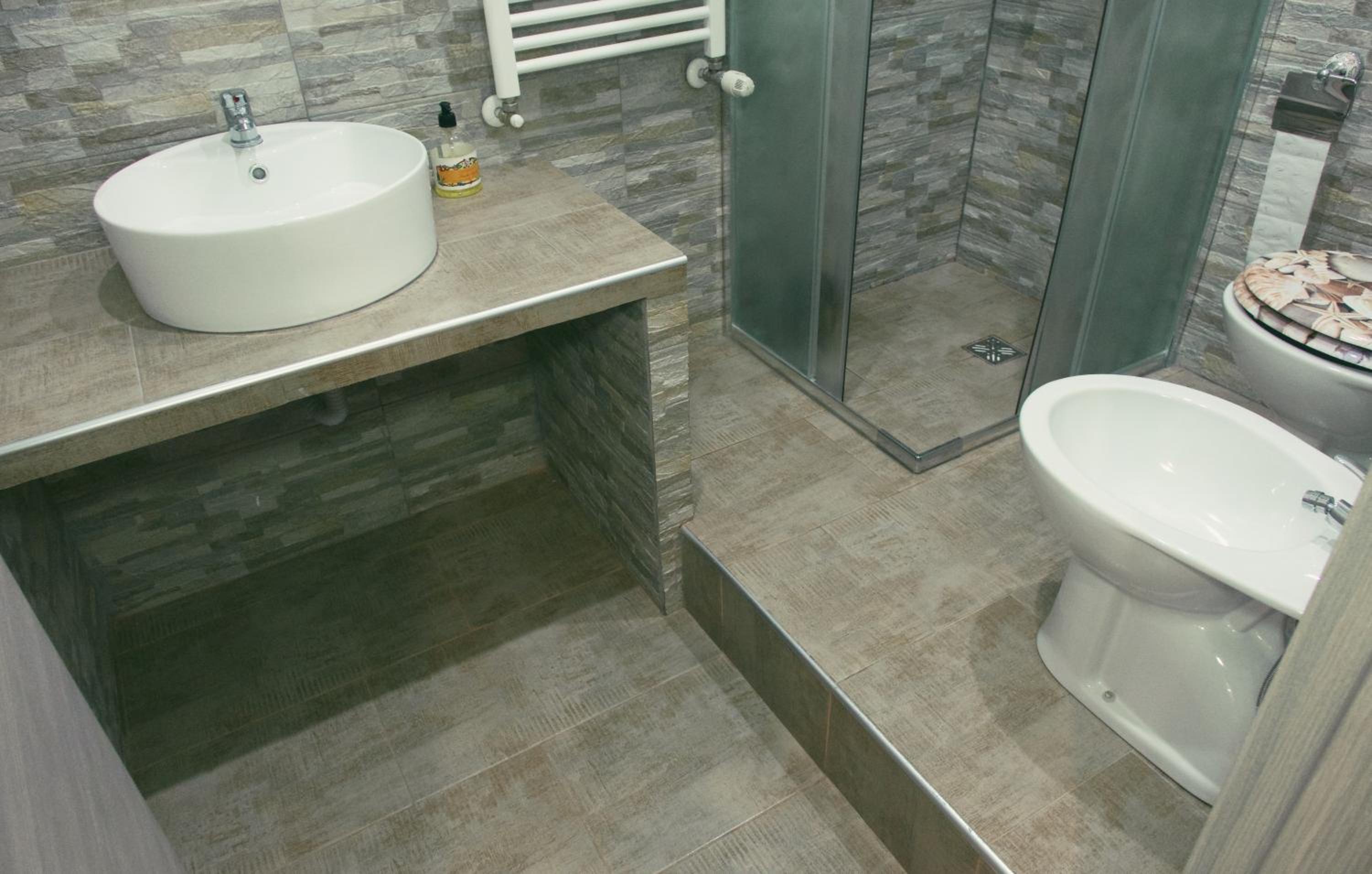 Double Room with Private External Bathroom - Photo 16