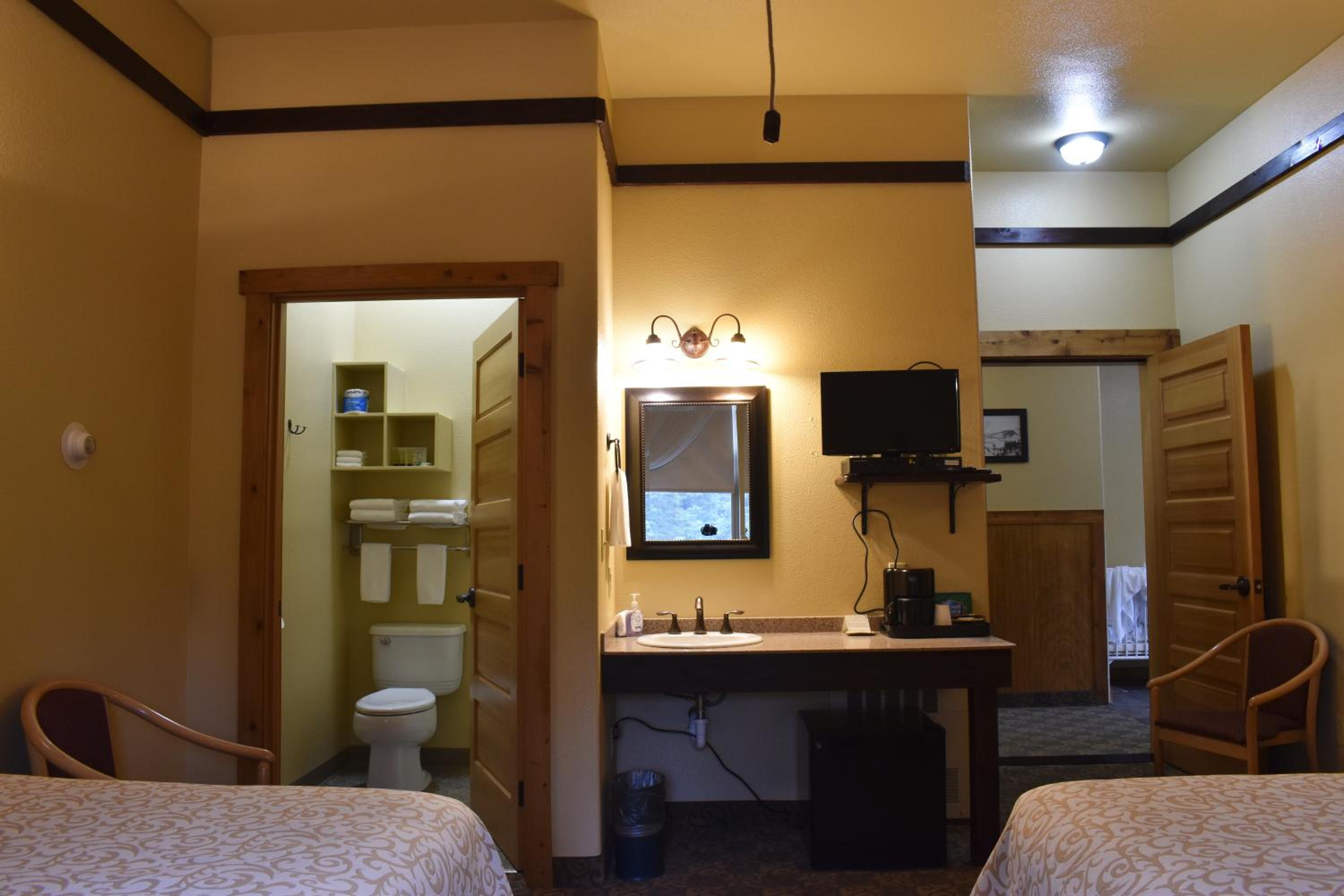 Quadruple Room with Bath photo 2
