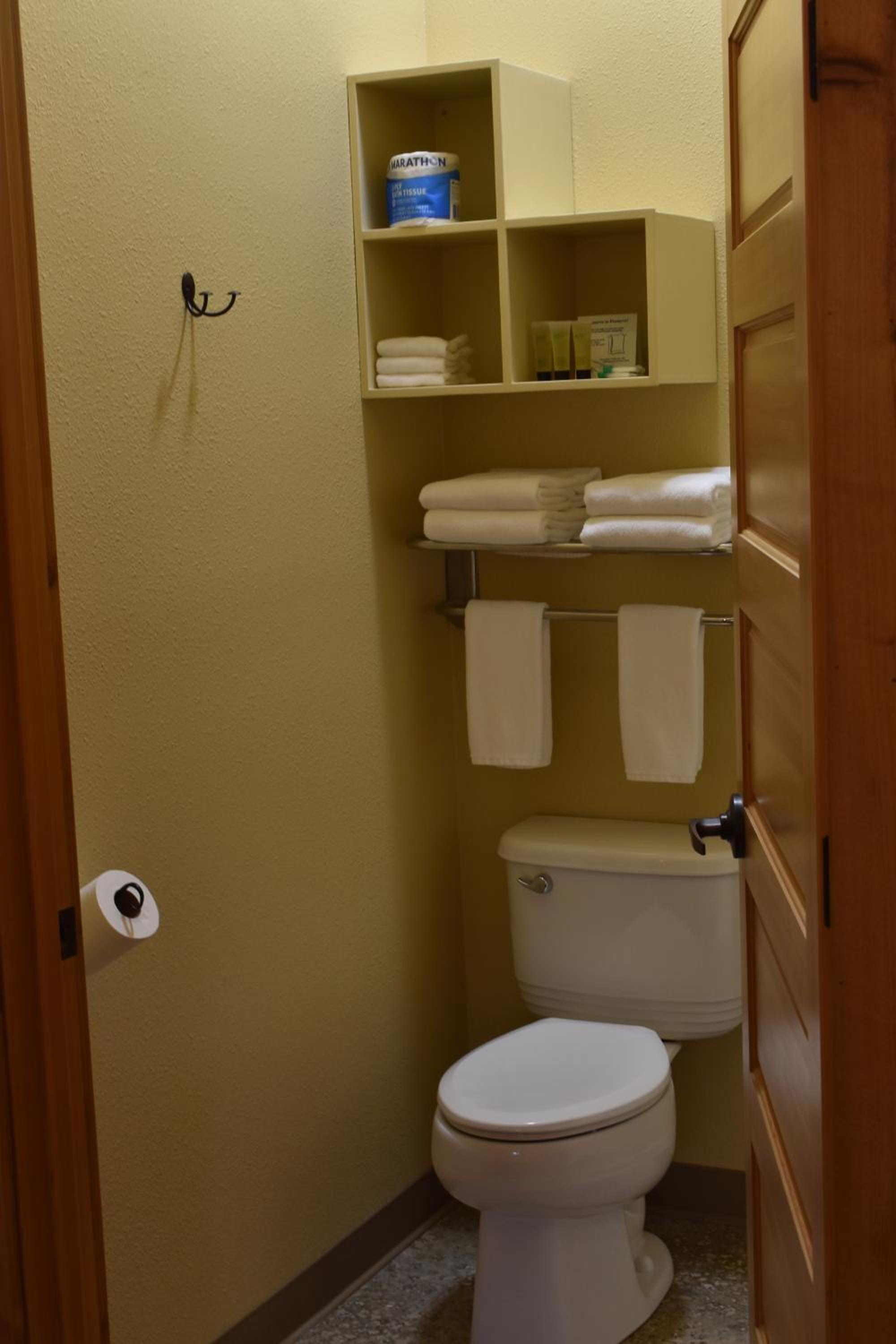 Quadruple Room with Bath photo 3