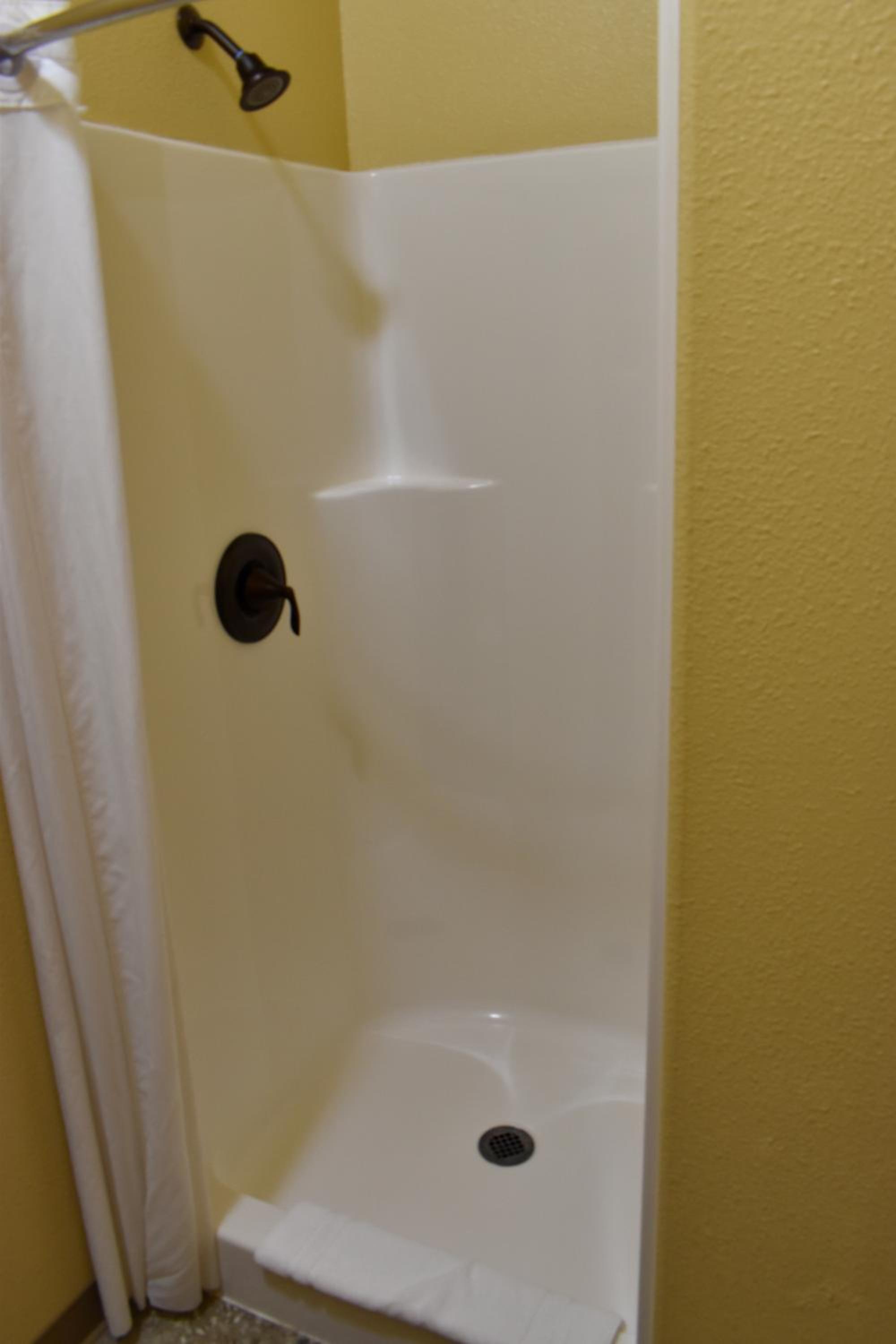 Quadruple Room with Bath photo 3