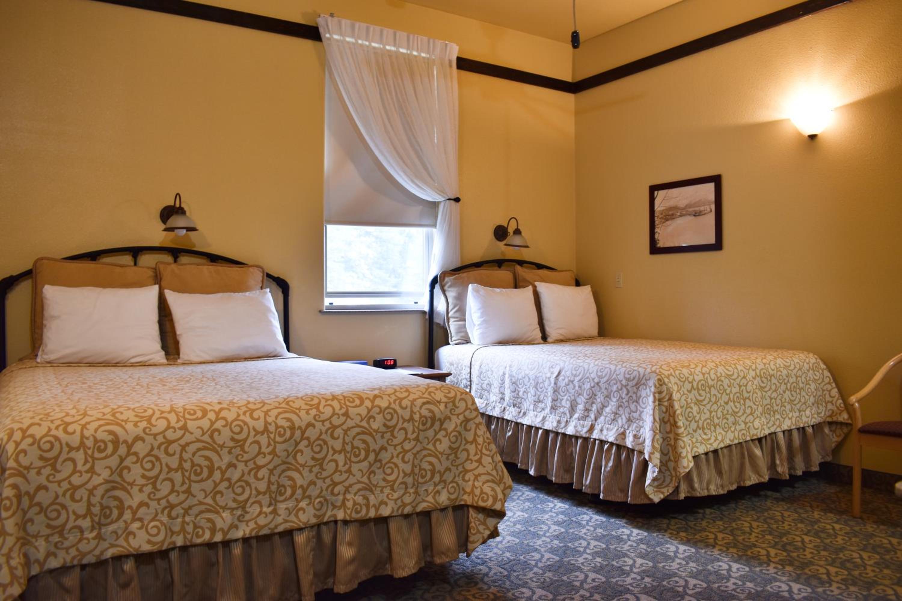 Quadruple Room with Bath photo 3