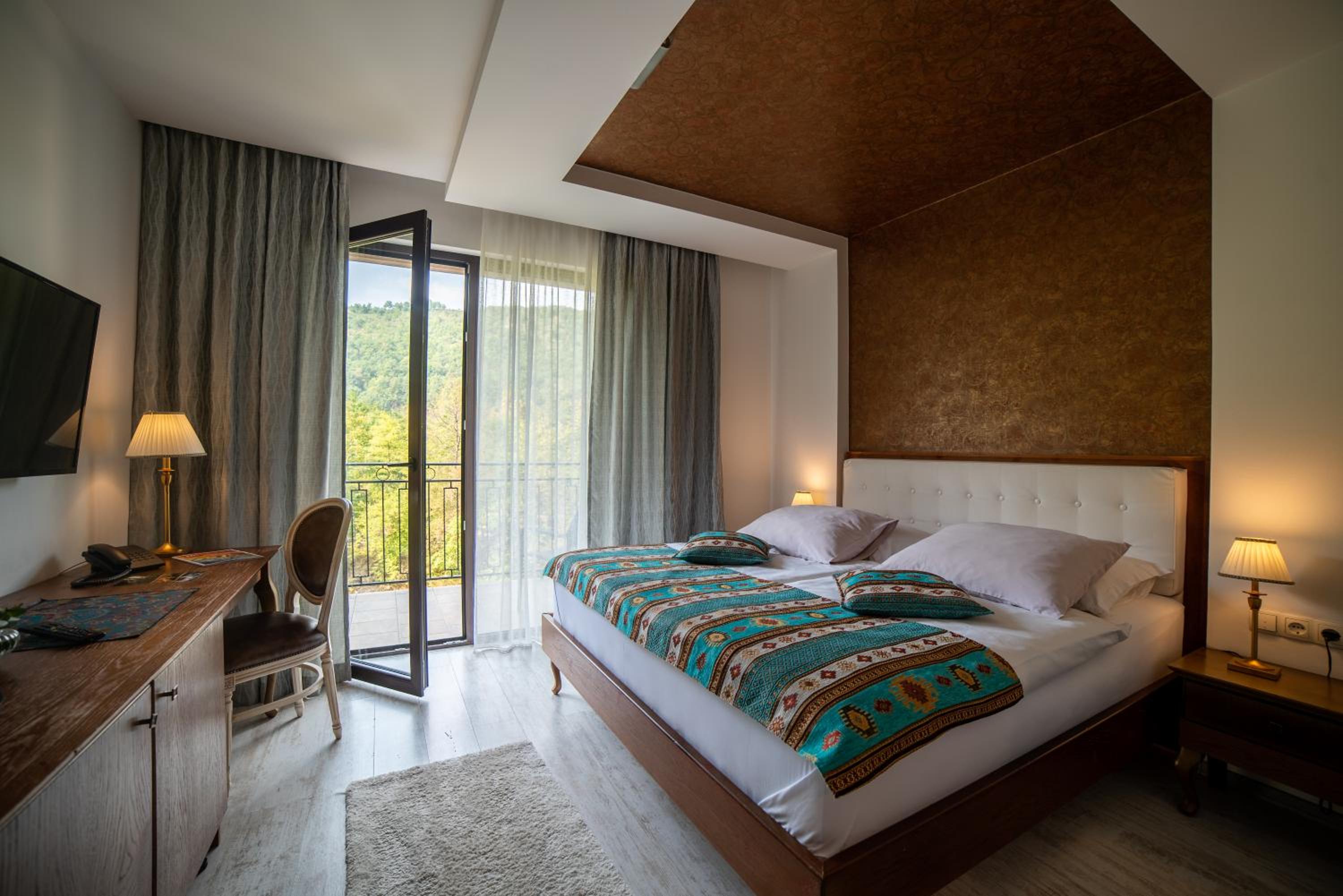 Superior Double Room with River View and balcony - Photo 6