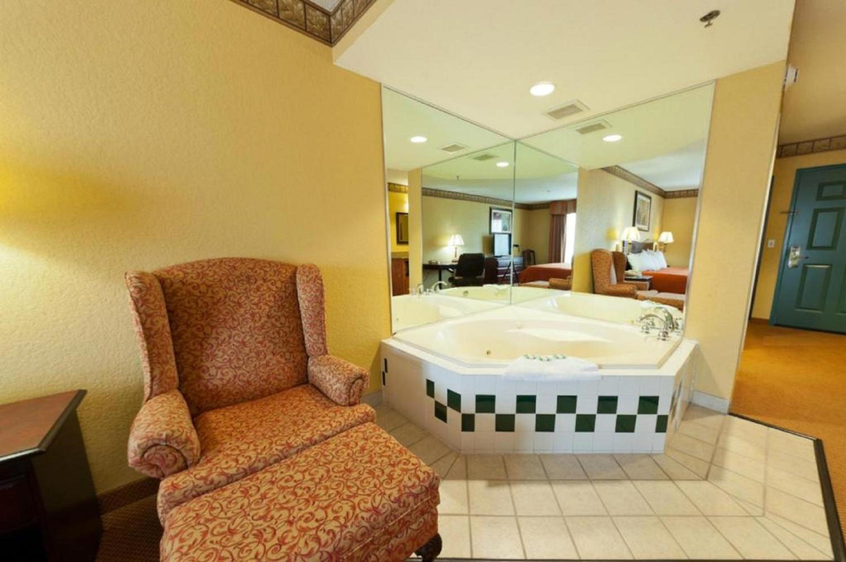 King Room with Spa Bath photo 2