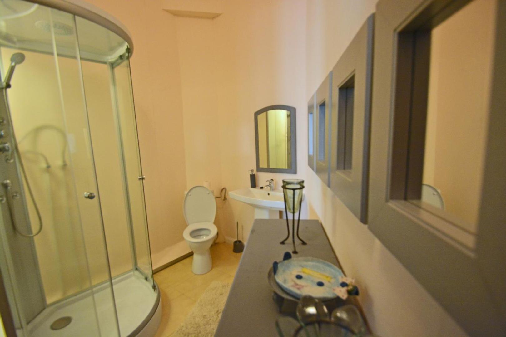 Studio Apartment - Photo 6