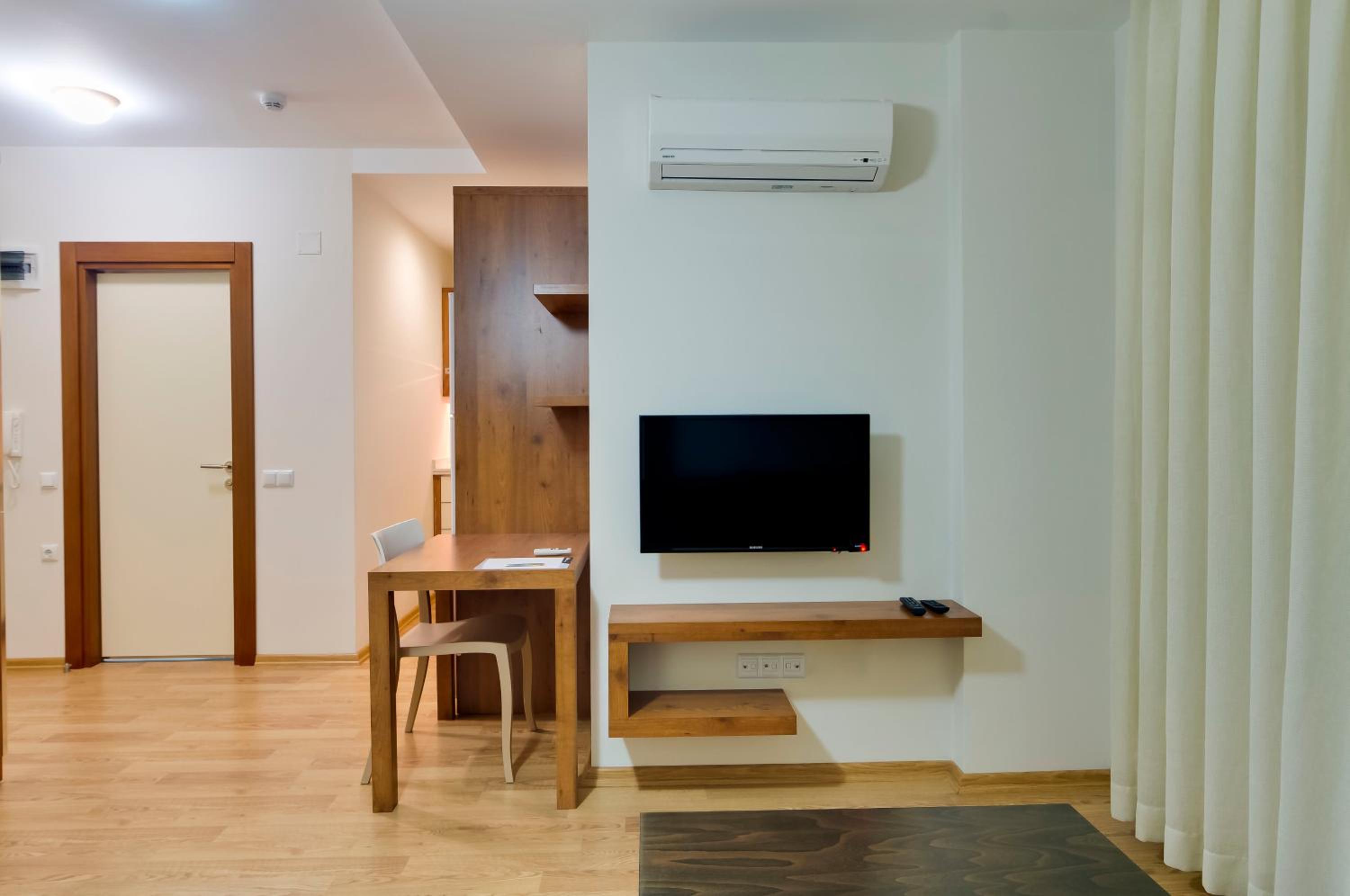 Studio Apartment photo 2