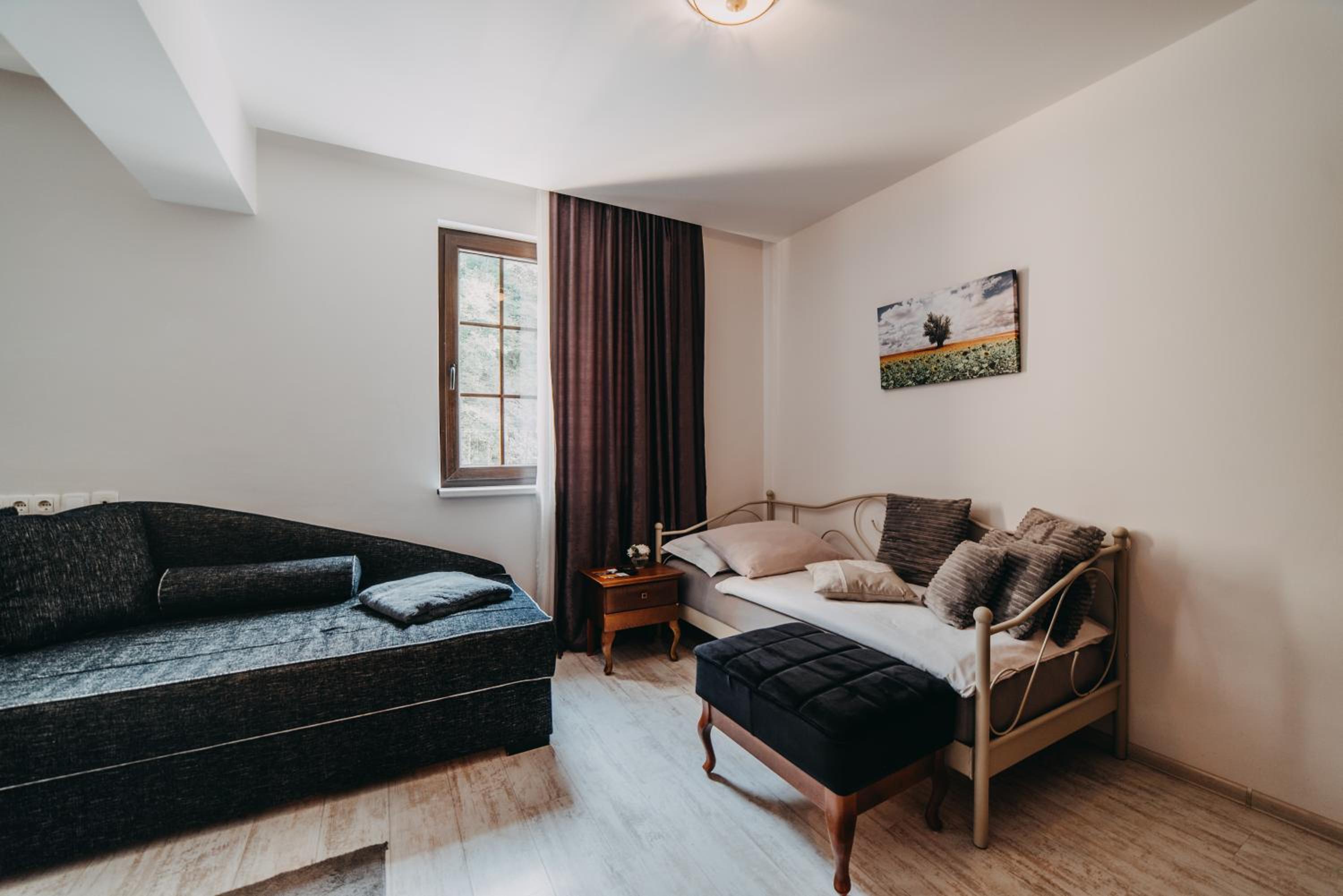 Standard Triple Room with Street View - Photo 9