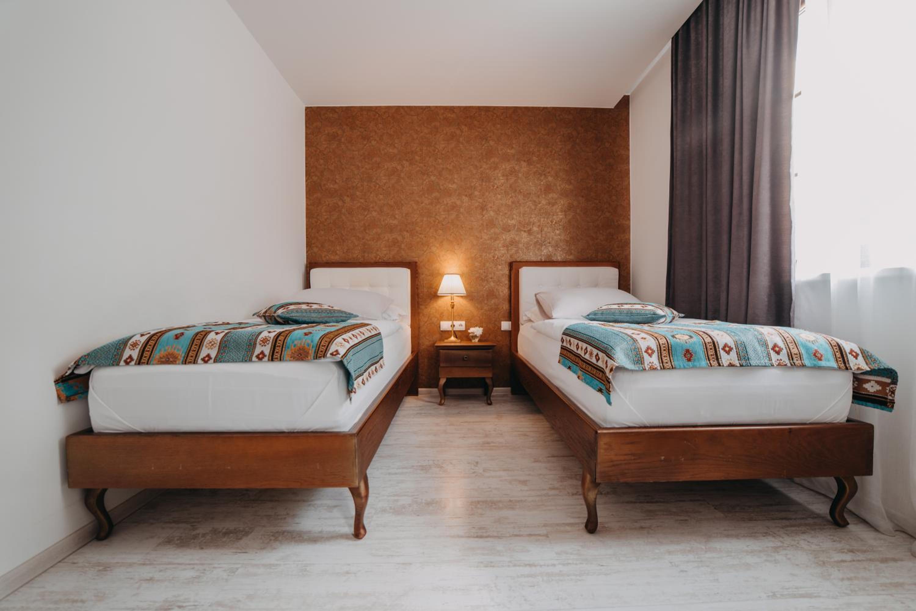 Standard Twin Room with Street View - Photo 2