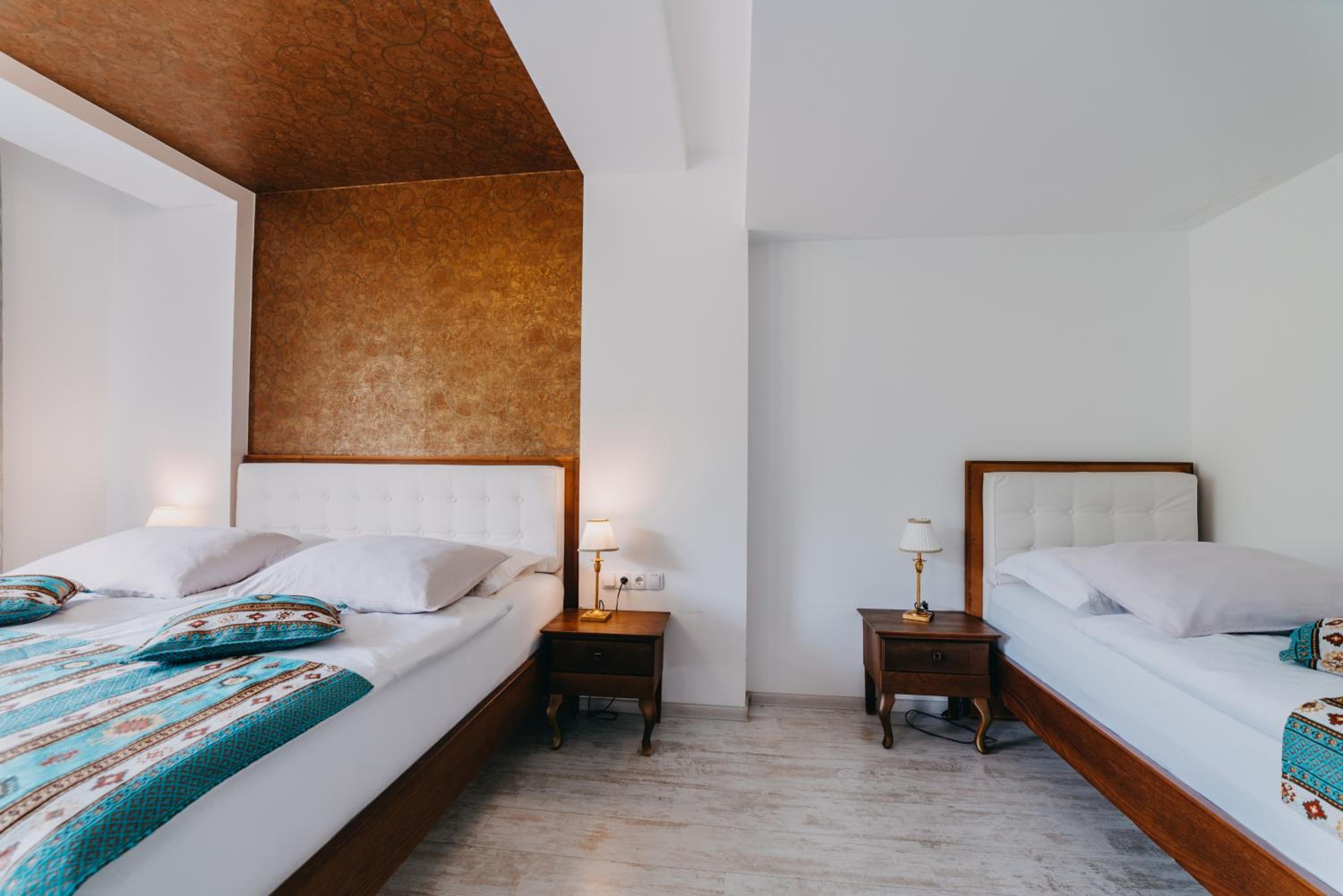 Standard Triple Room with Street View - Photo 11
