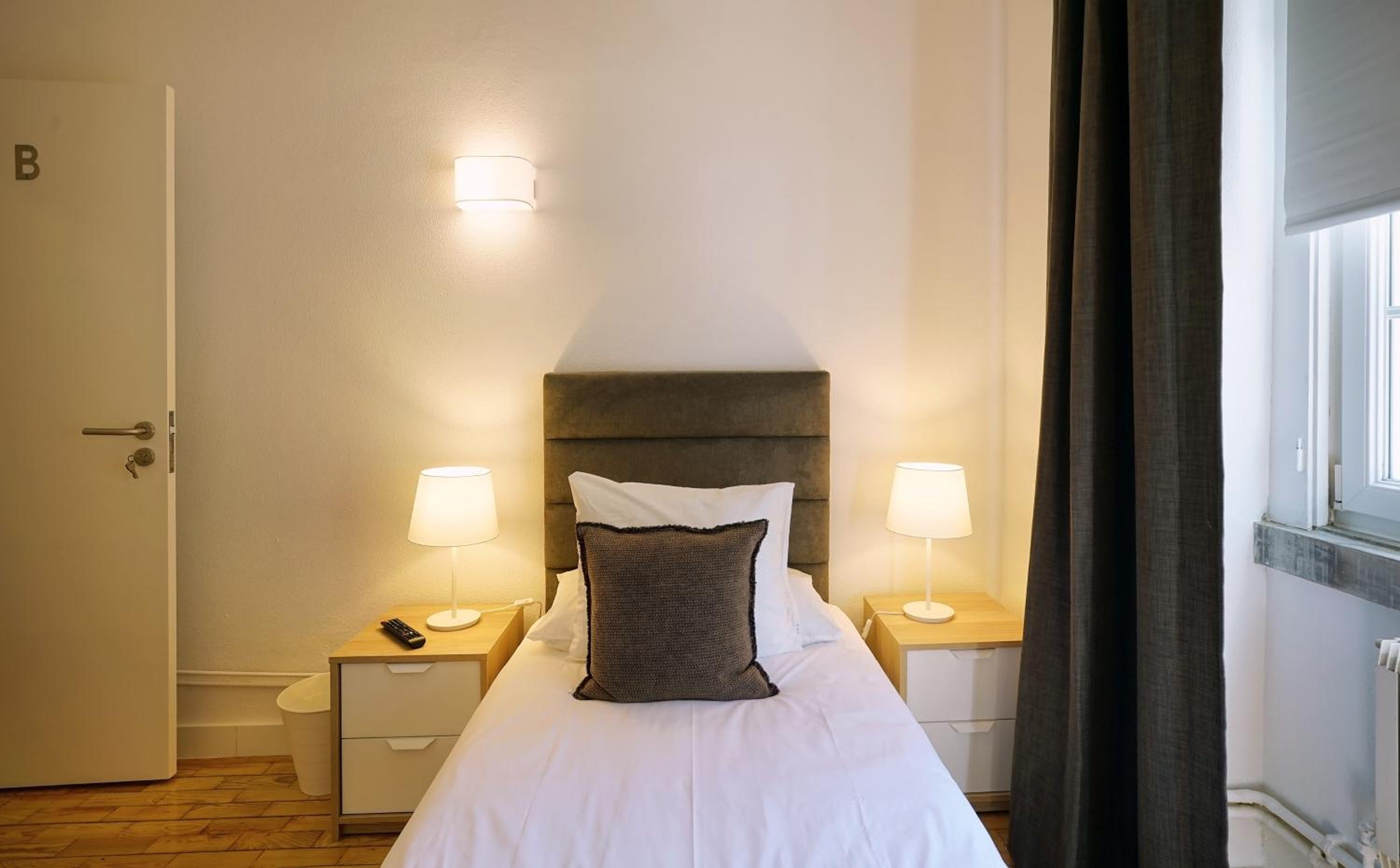Small Single Room photo 2