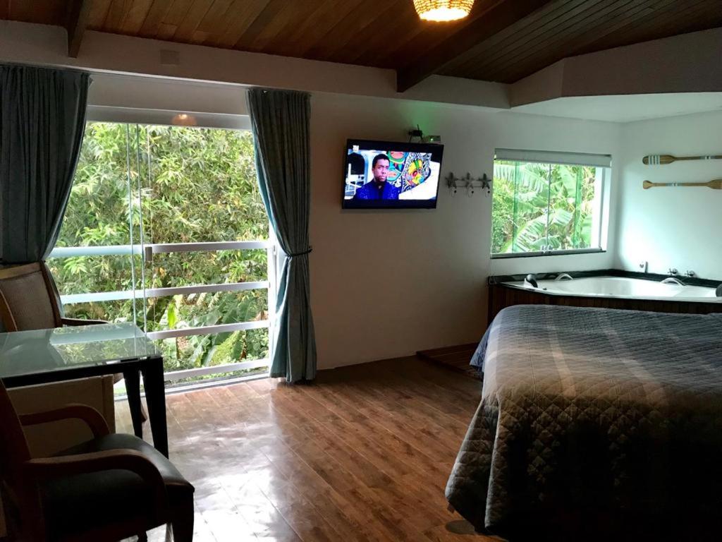 Deluxe Suite with Spa Bath photo 3