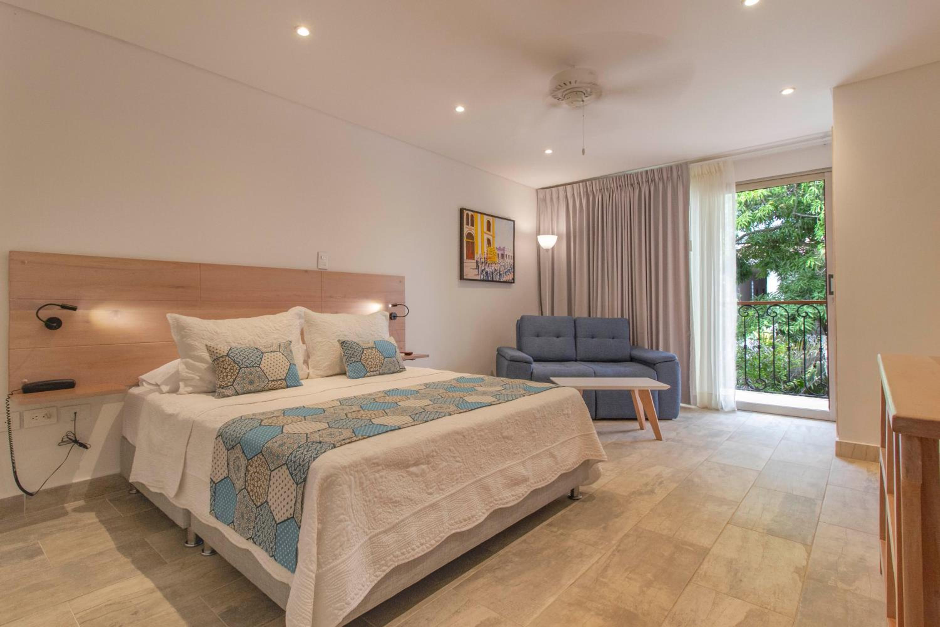 Junior Suite with Balcony photo 1