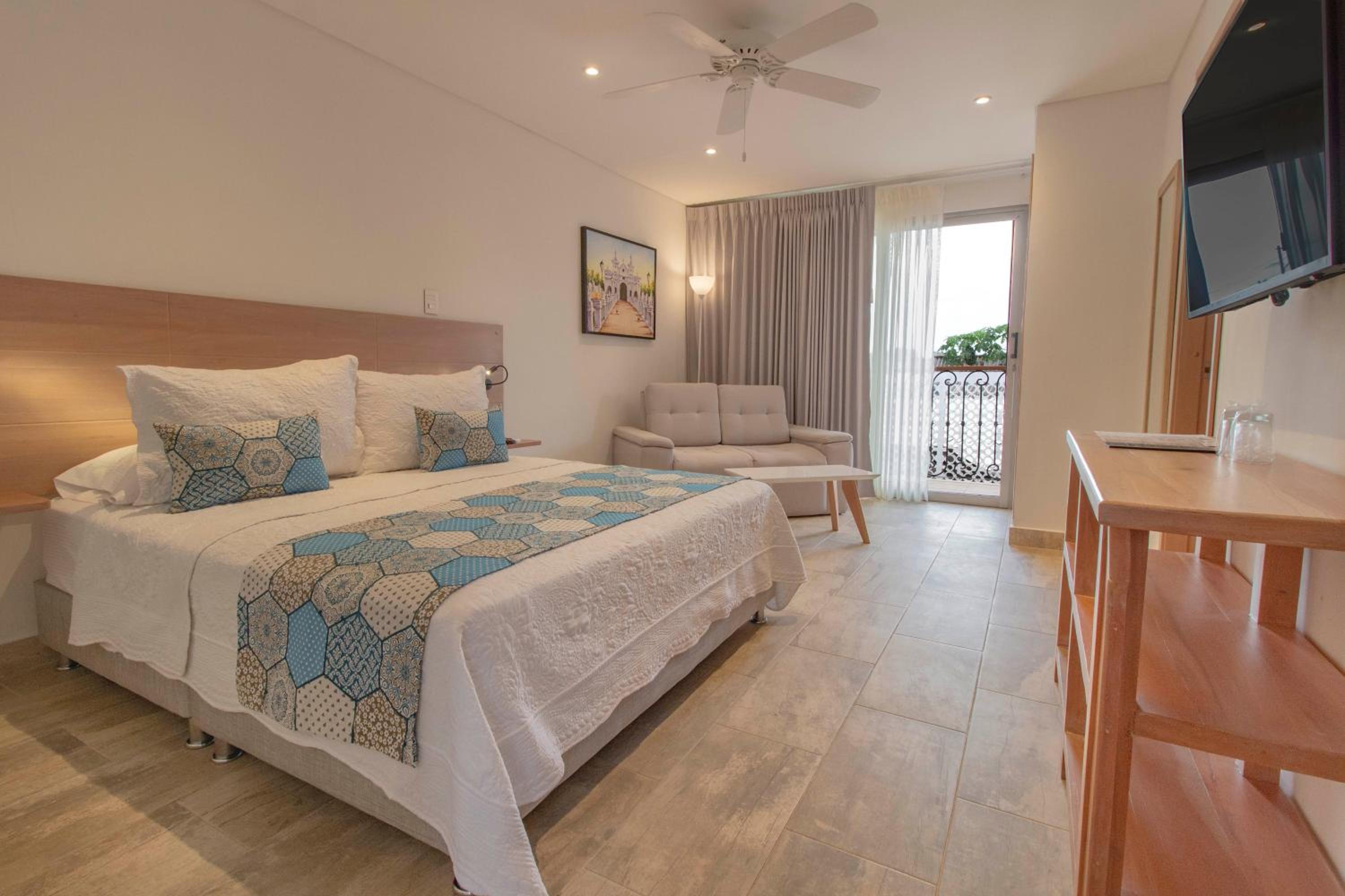 Junior Suite with Balcony photo 3