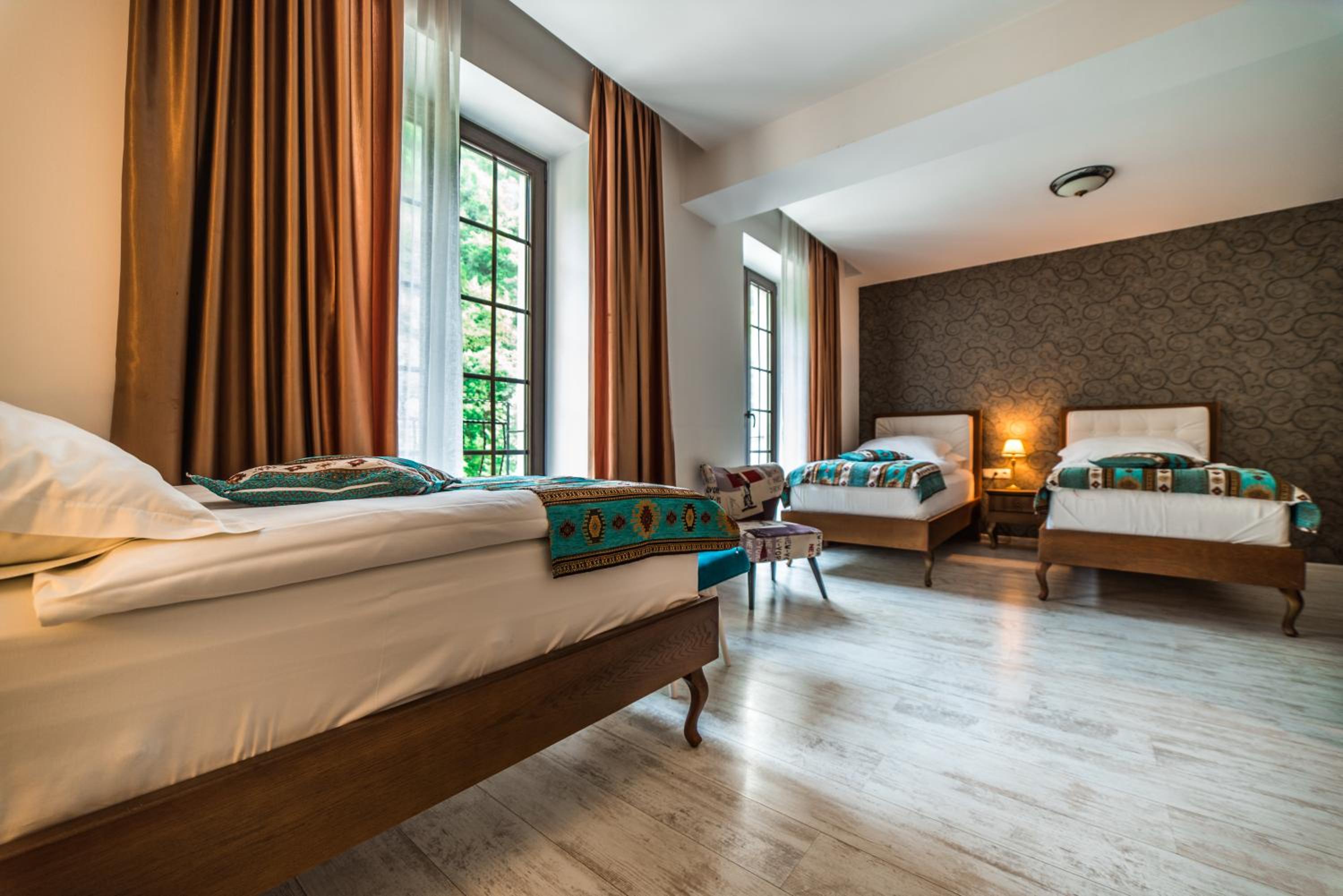 Standard Triple Room with Street View