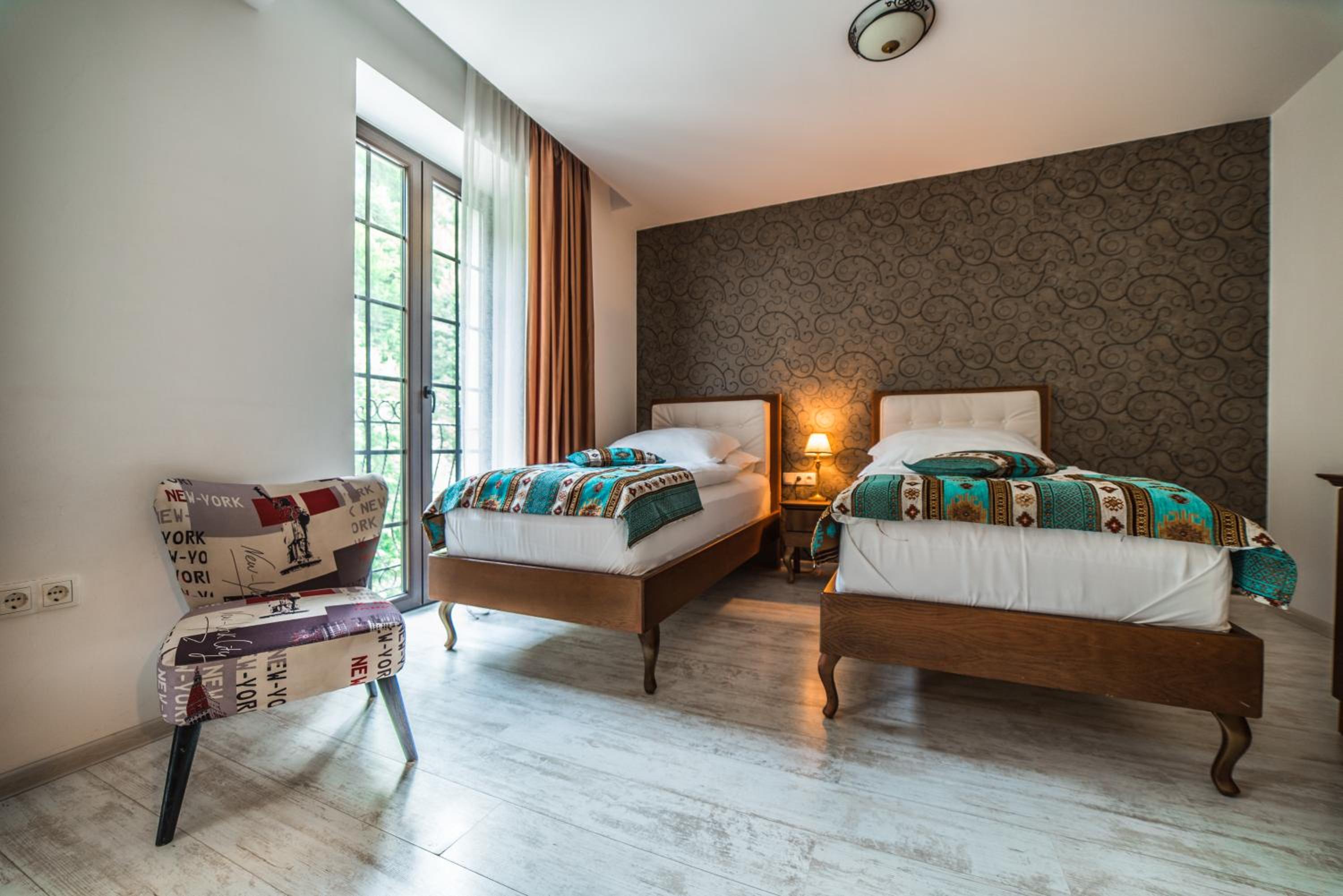 Standard Twin Room with Street View - Photo 10