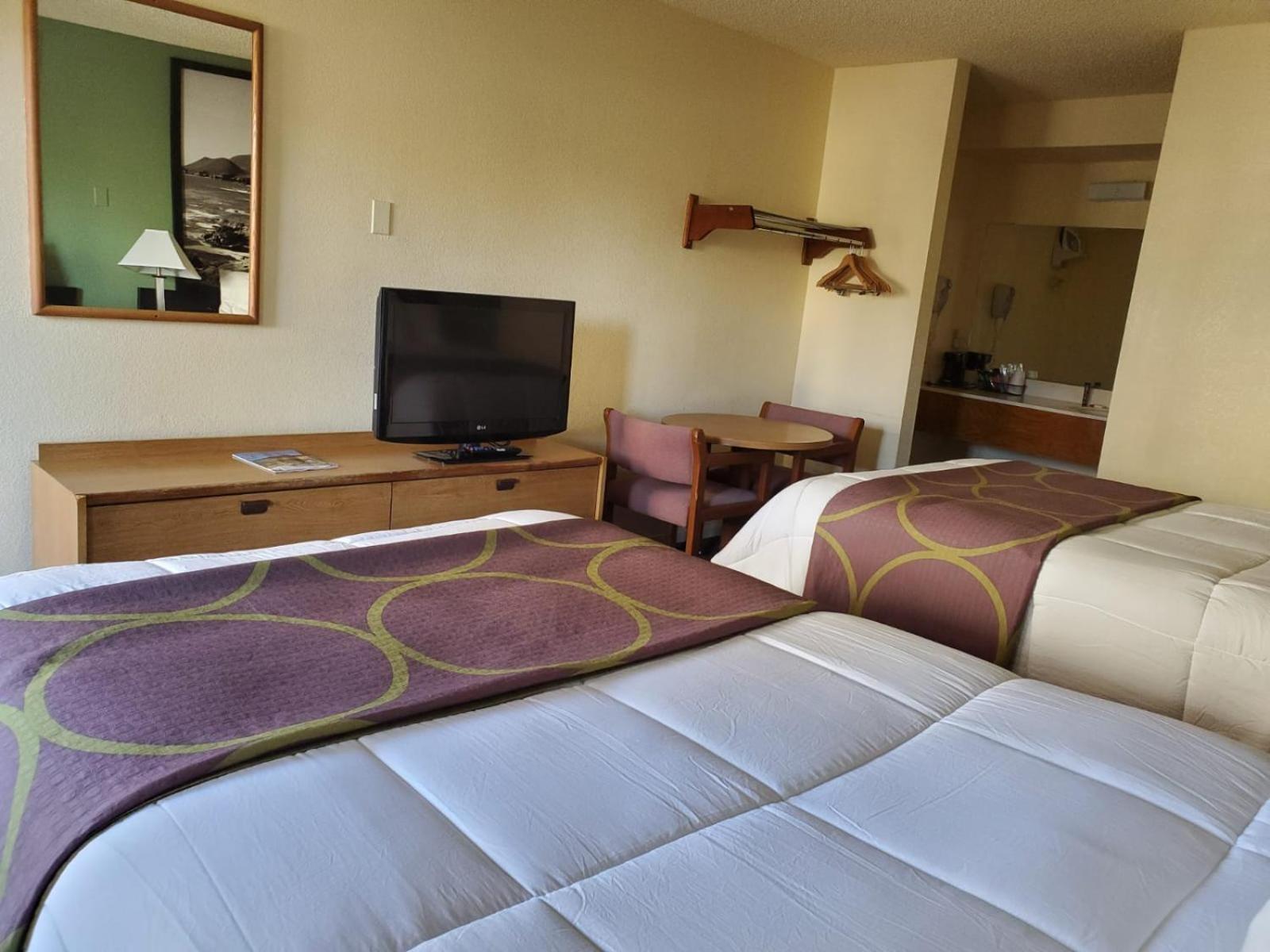 Double Room with Two Double Beds - Non-Smoking - Photo 6