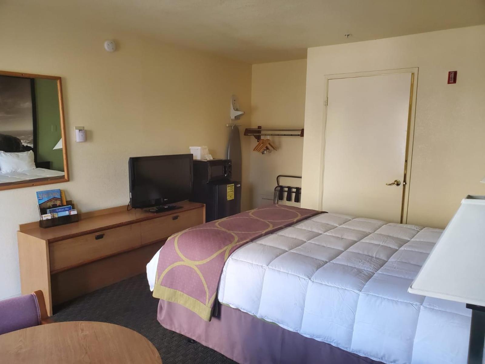Queen Room - Mobility Access/Non-Smoking - Photo 3