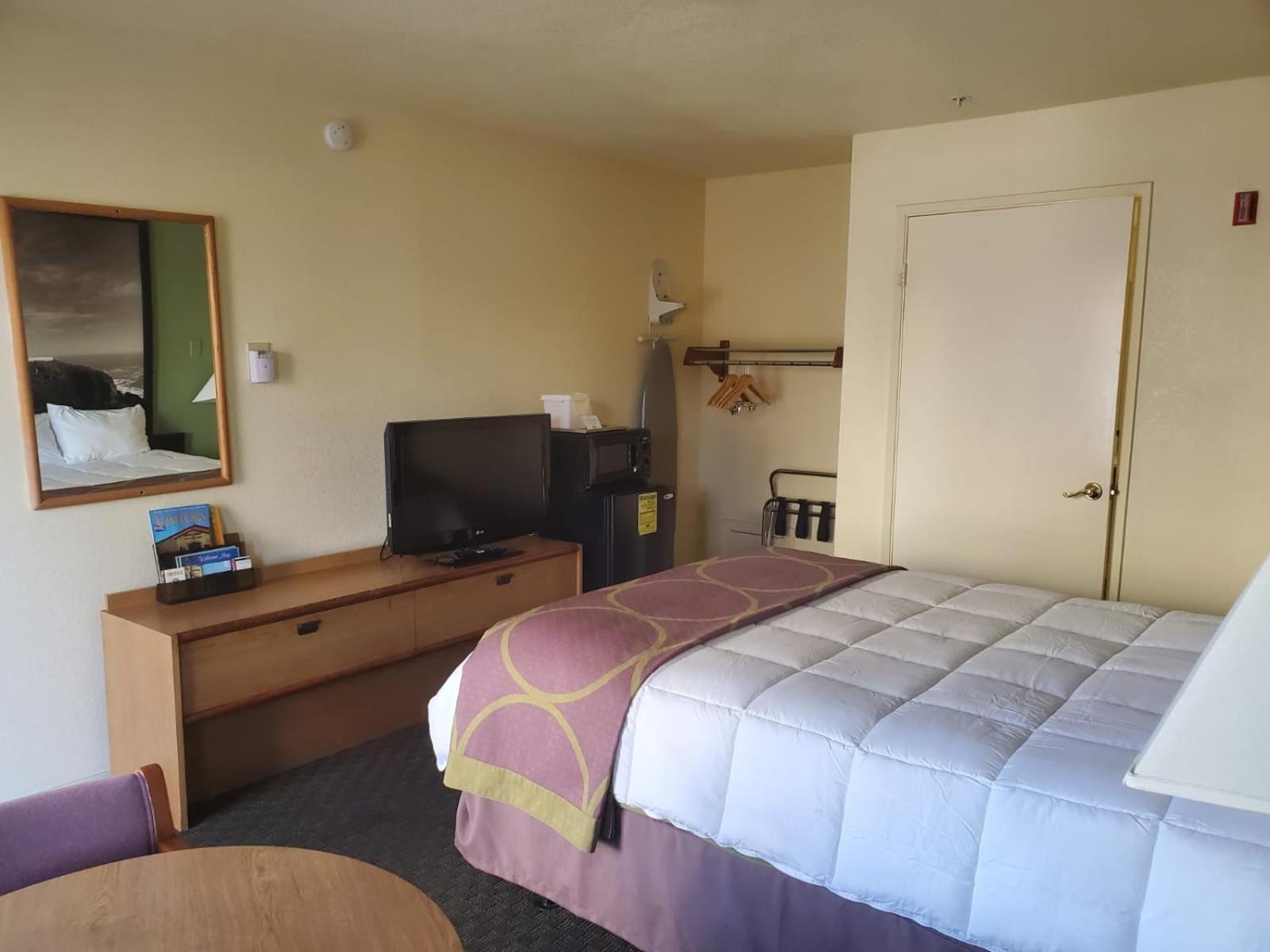 Queen Room - Mobility Access/Non-Smoking - Photo 6