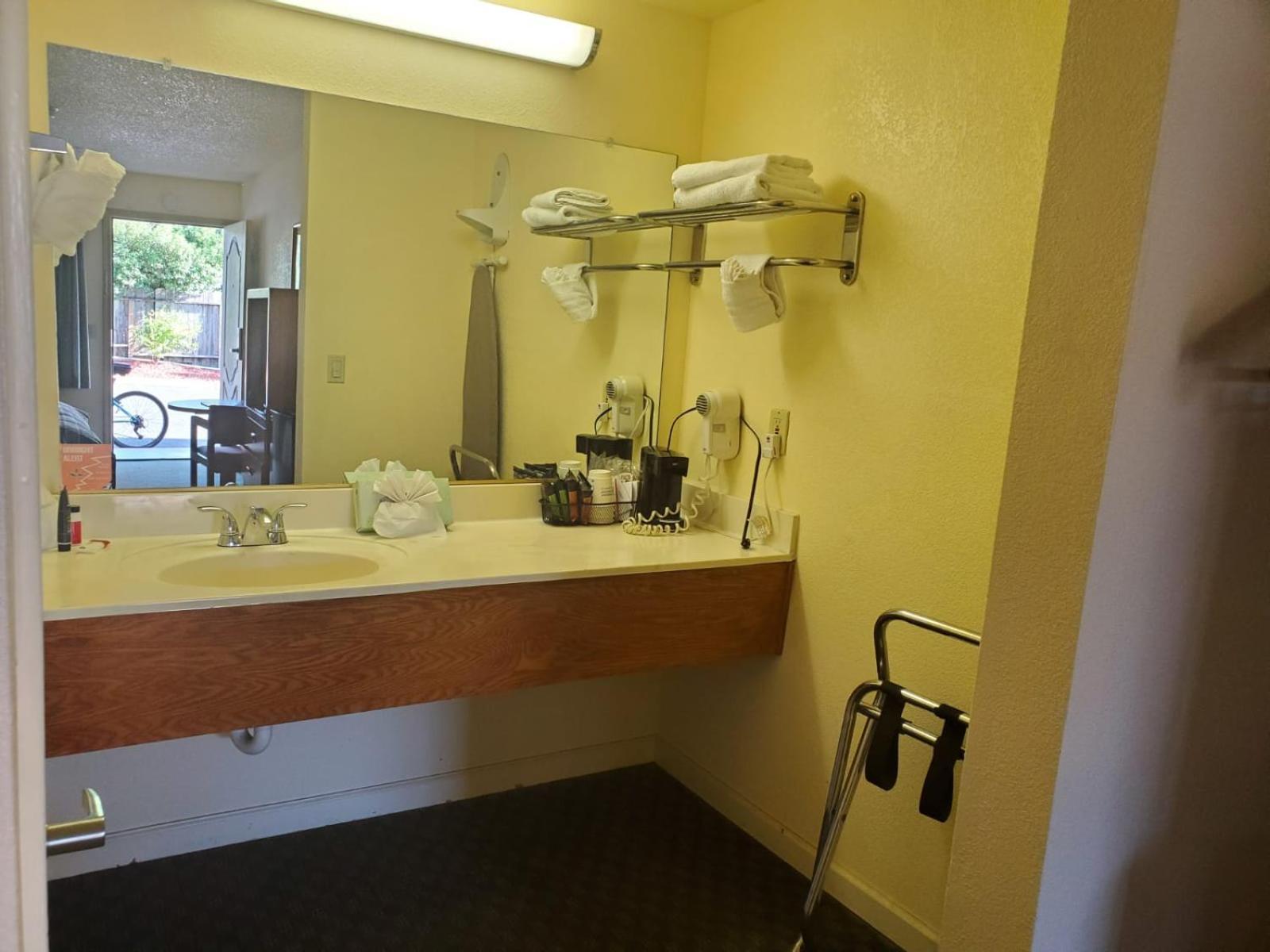 Queen Room - Mobility Access/Non-Smoking - Photo 7