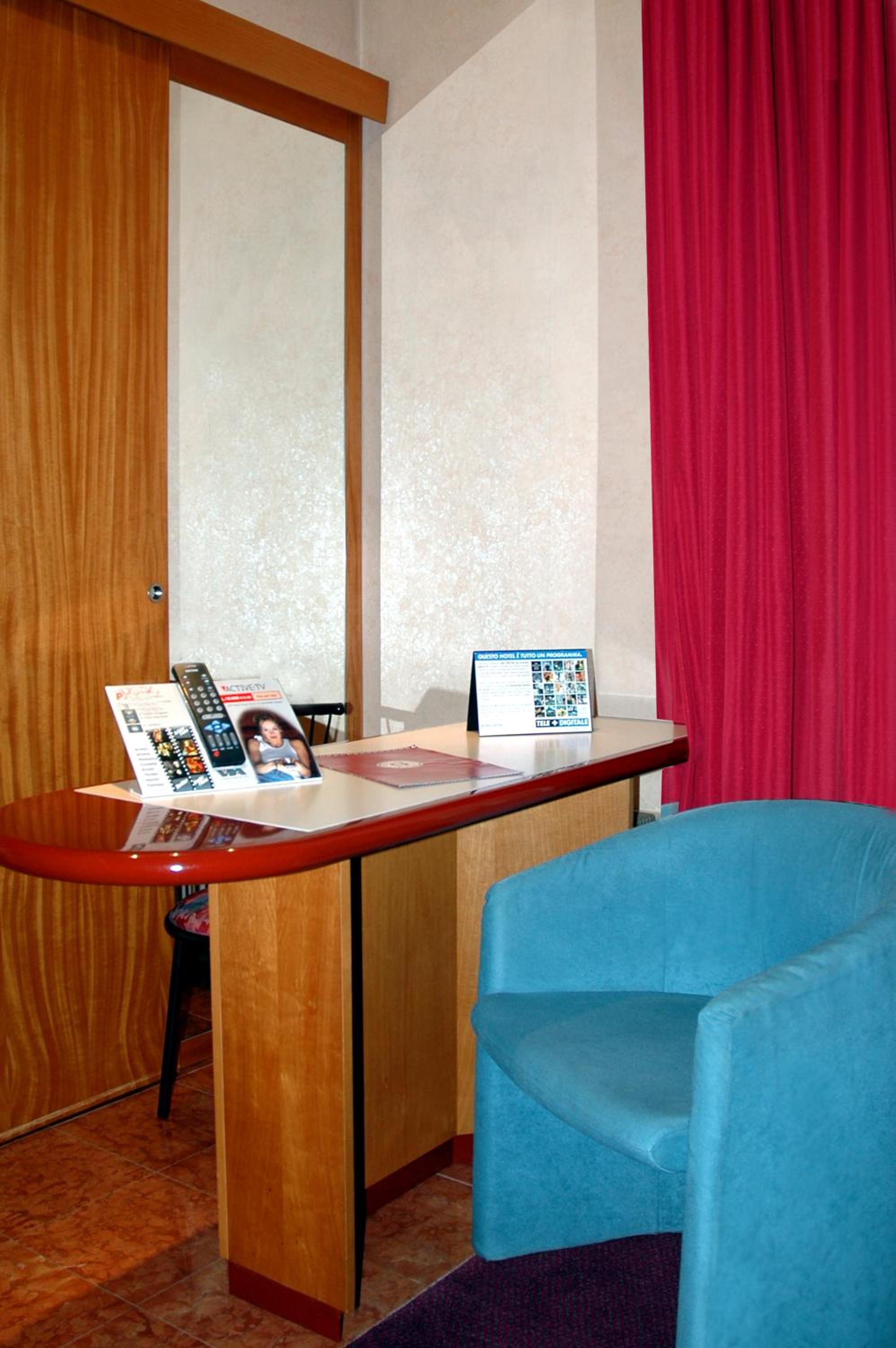 Twin Room - Photo 3