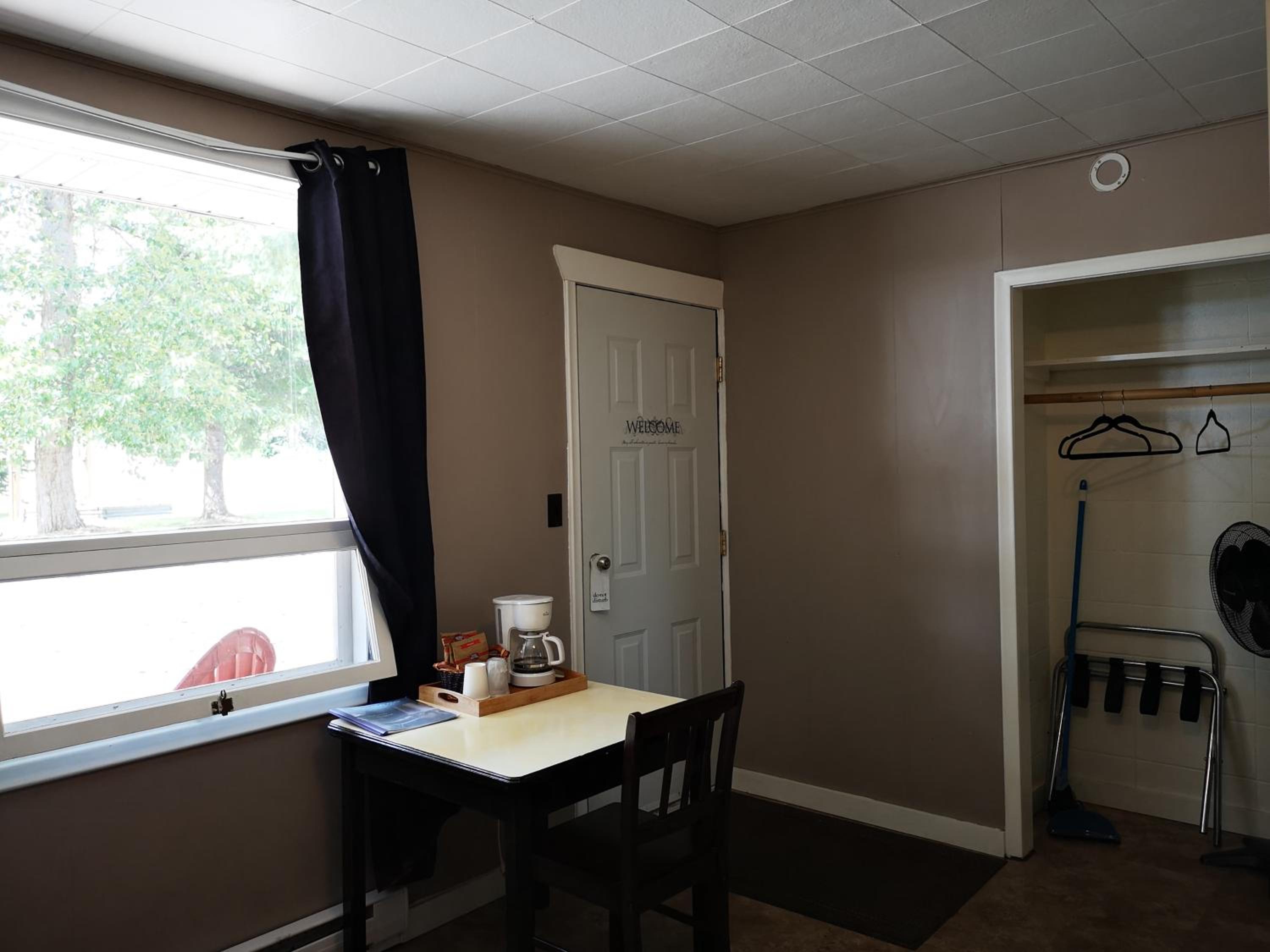 Basic Double Room photo 2