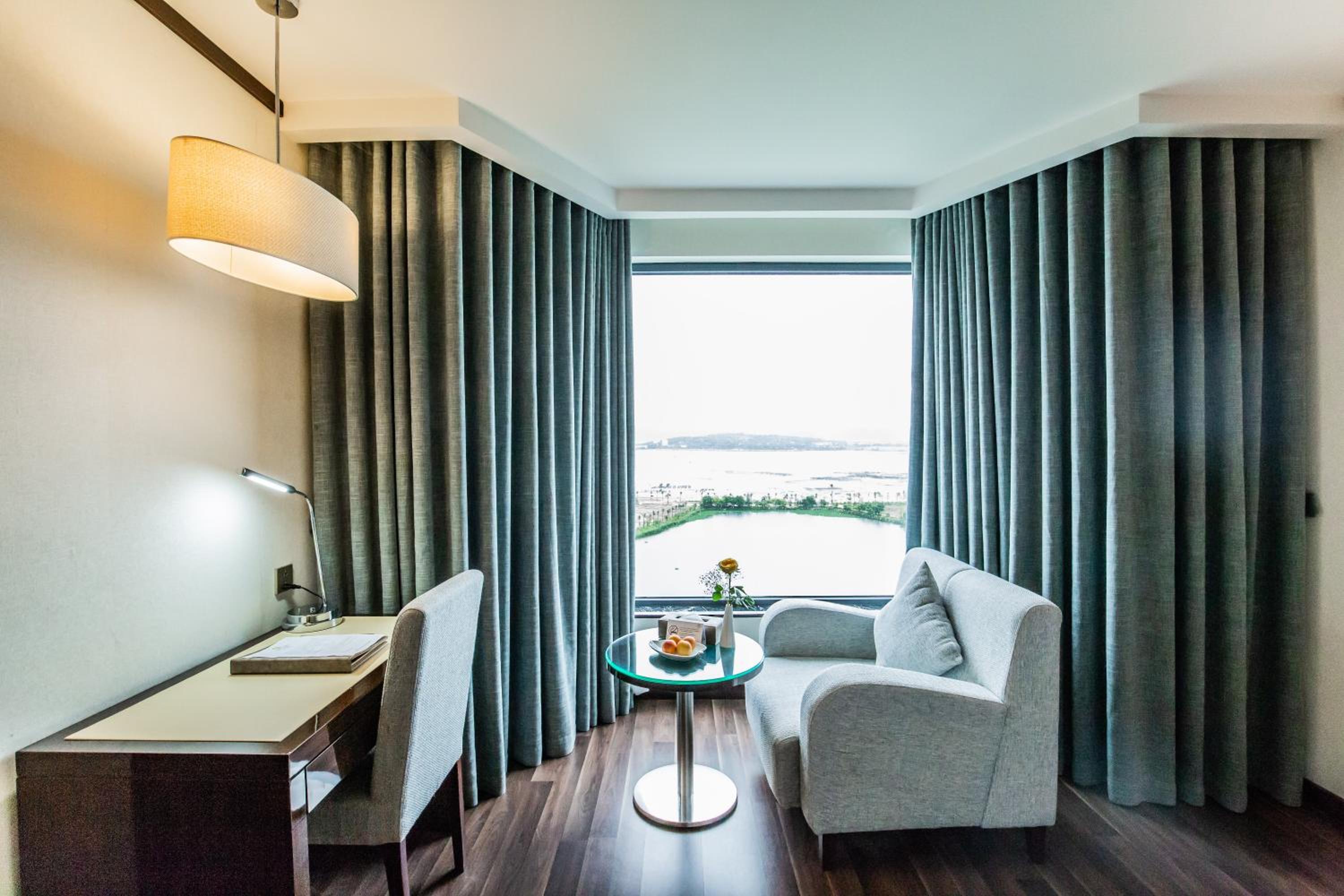 Twin Room with Sea View - Photo 12