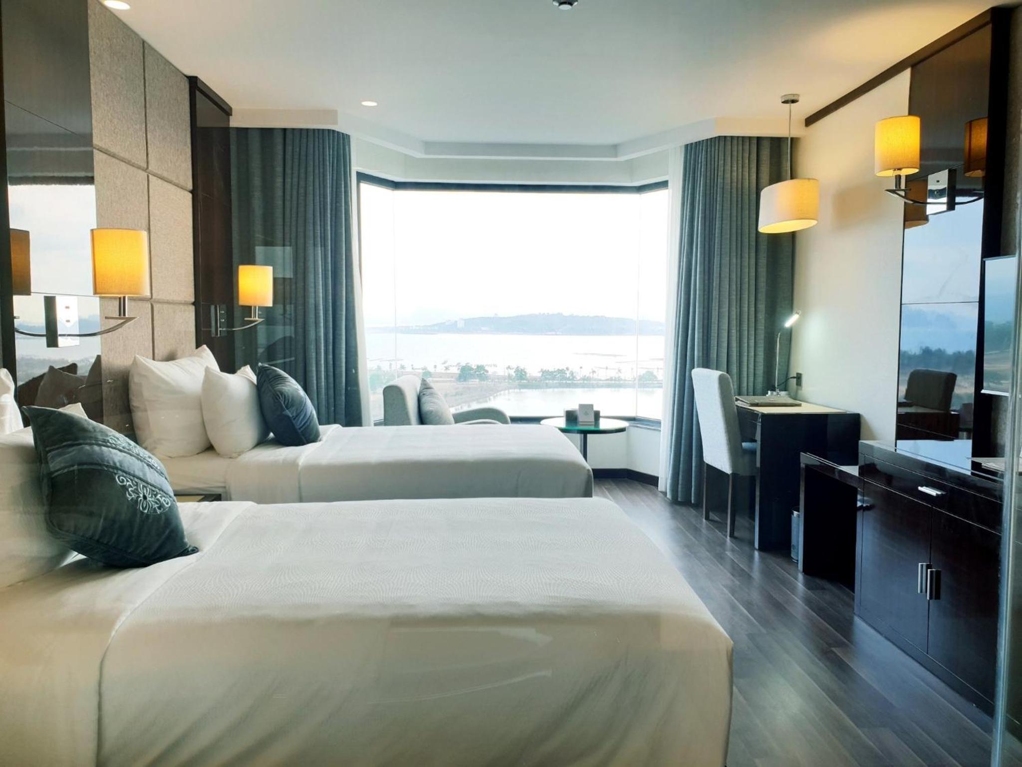 Twin Room with Sea View - Photo 13