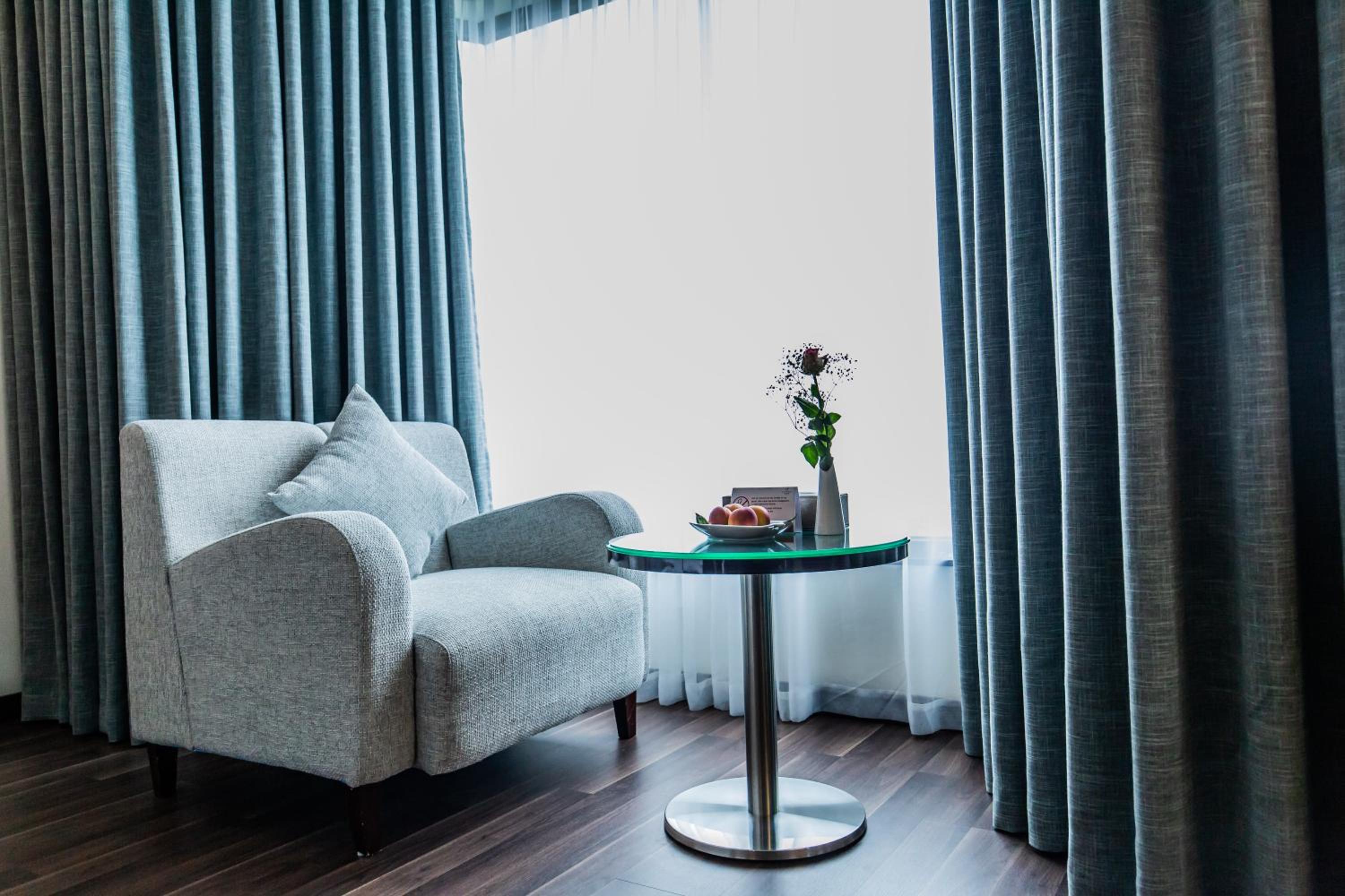 Deluxe King Room - Photo 7