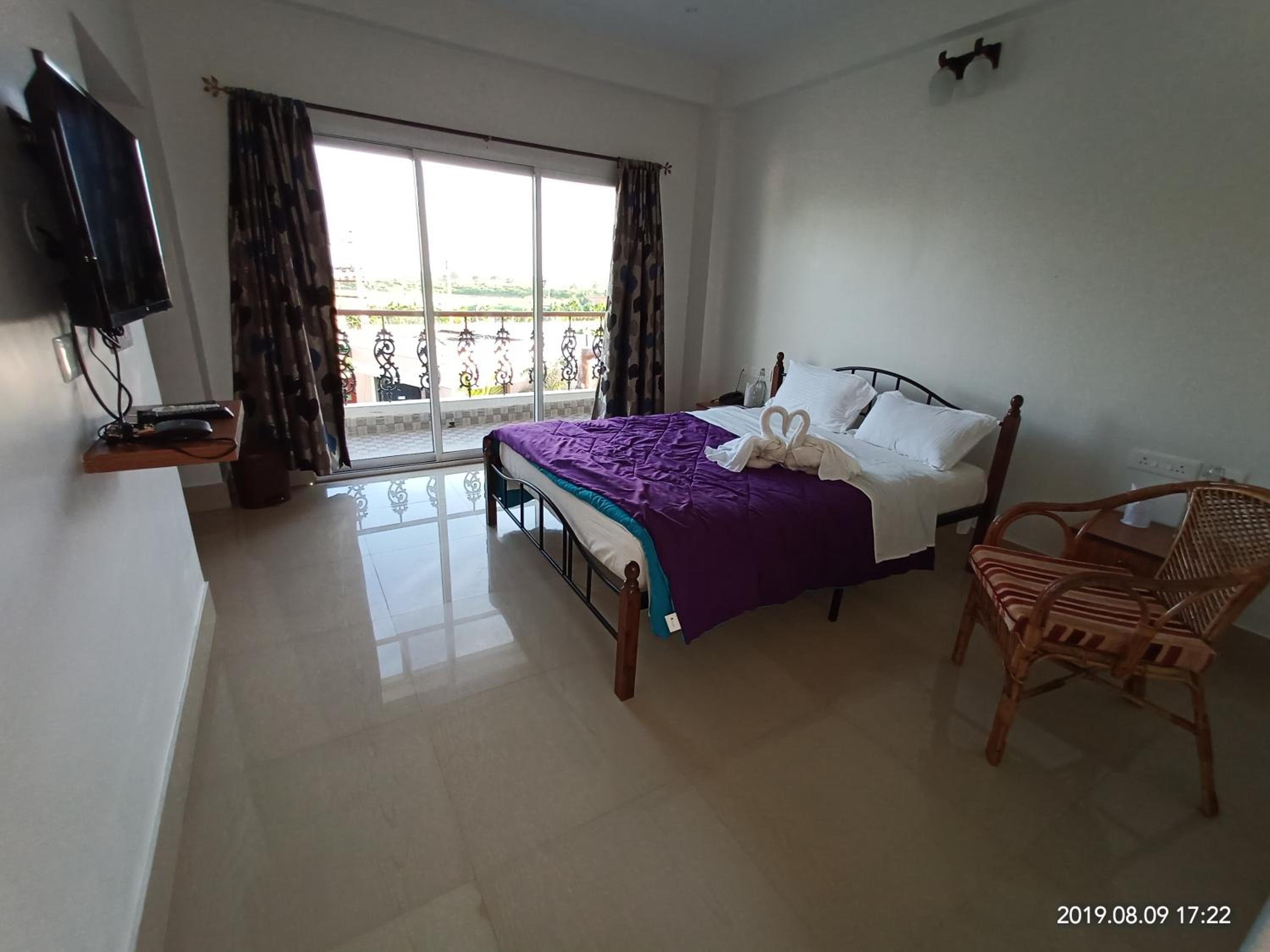 Deluxe Double Room with Balcony photo 2