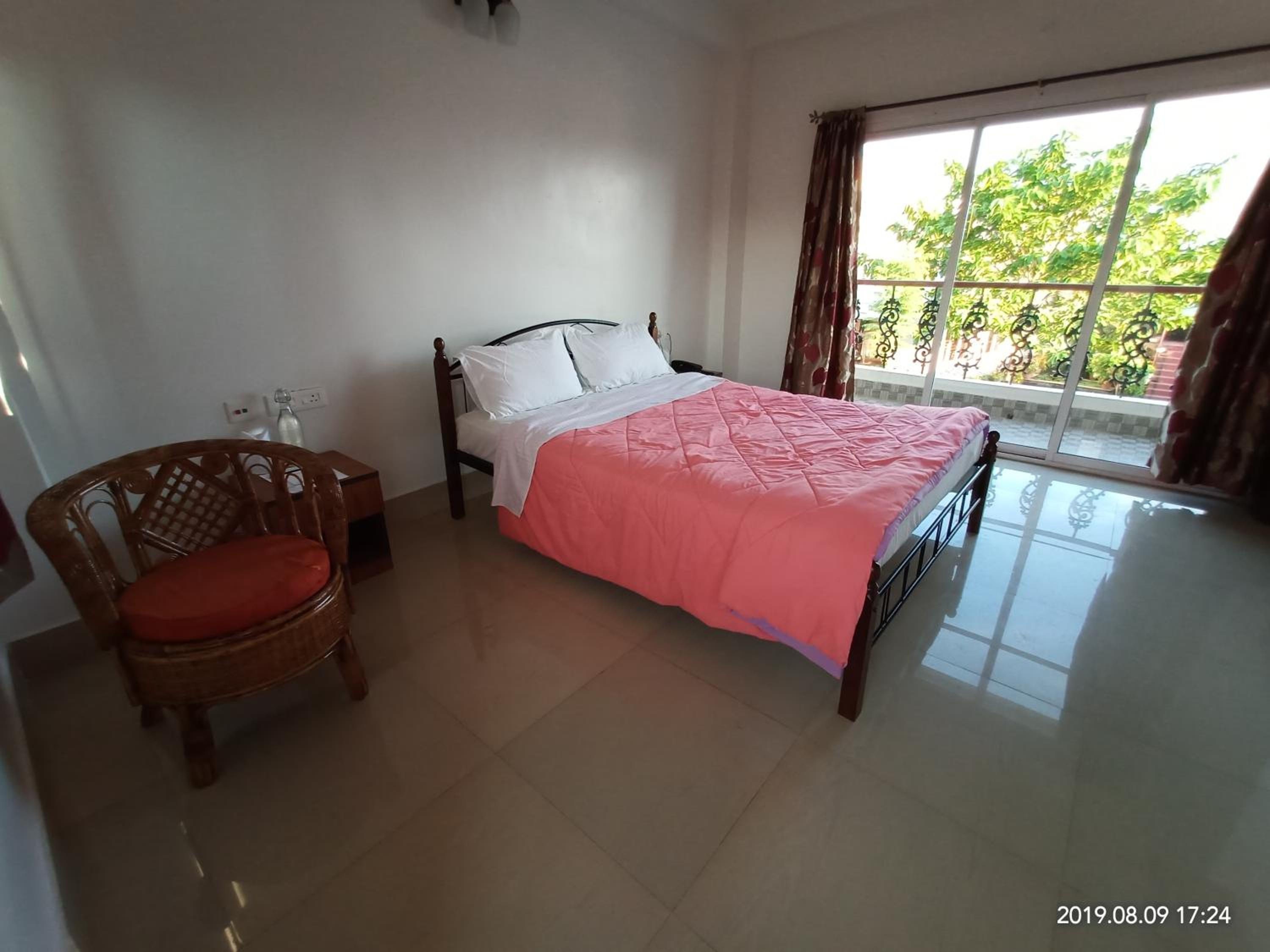 Deluxe Double Room with Balcony photo 3