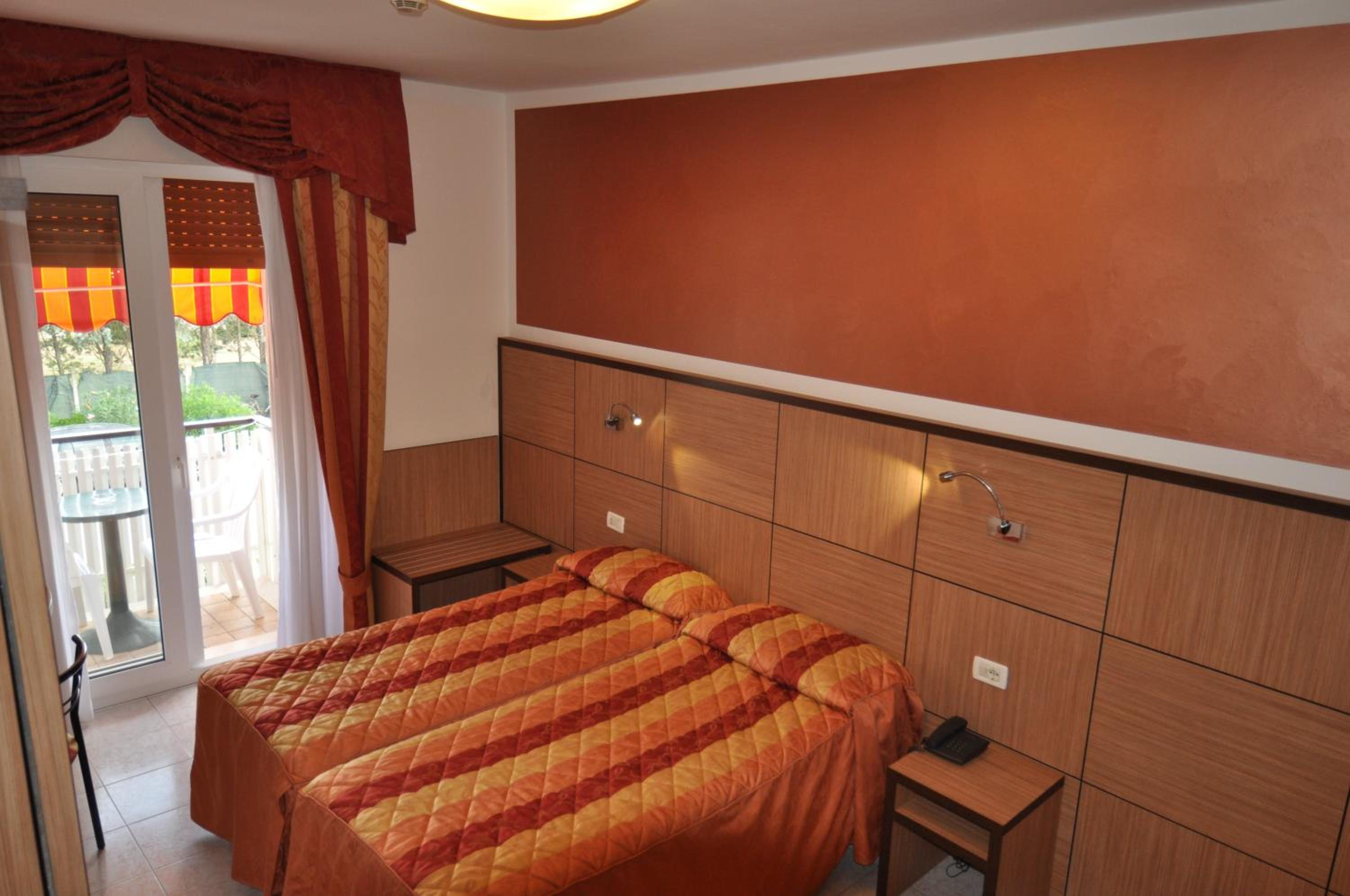 Double or Twin Room with Balcony photo 3