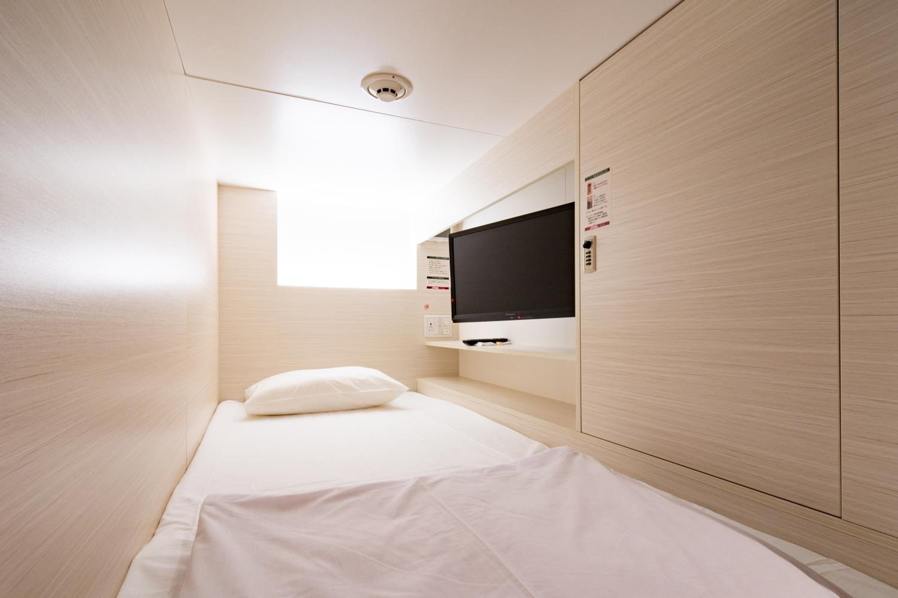 Capsule Room for Female