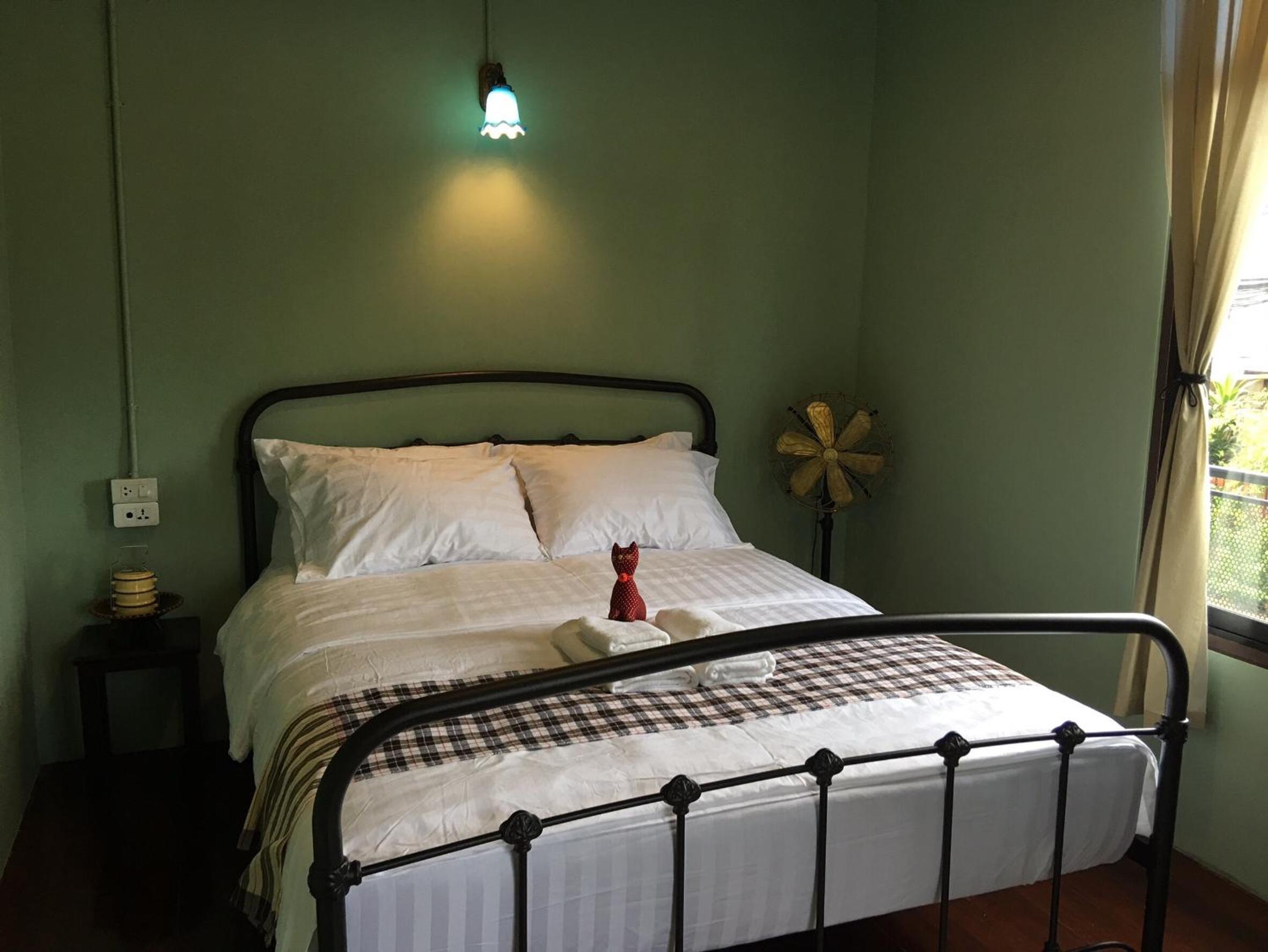 Double Room with Shared Bathroom photo 2