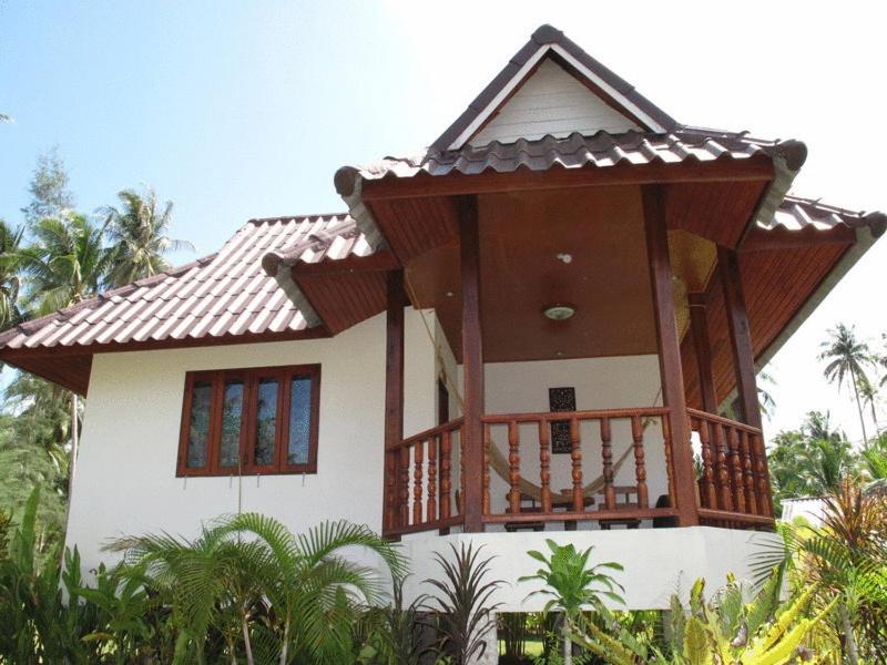 Air-Conditioned Bungalow with Bathtub photo 2