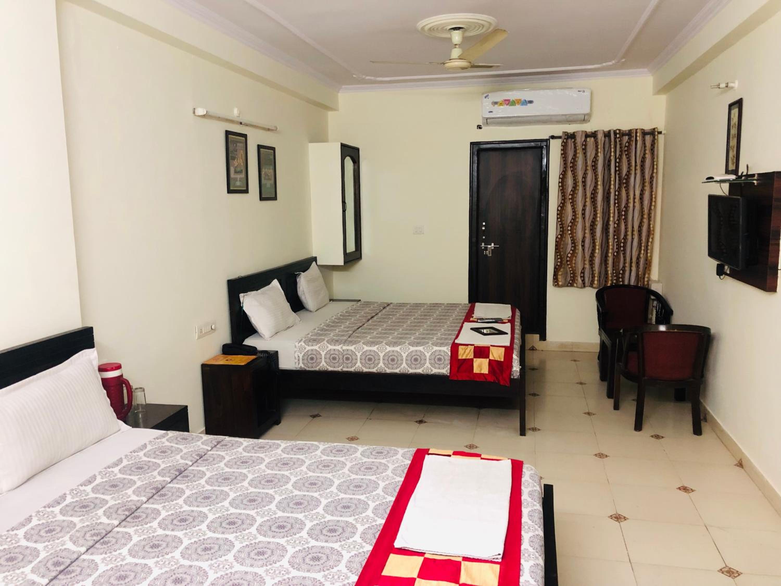 Deluxe Family Room - Photo 3