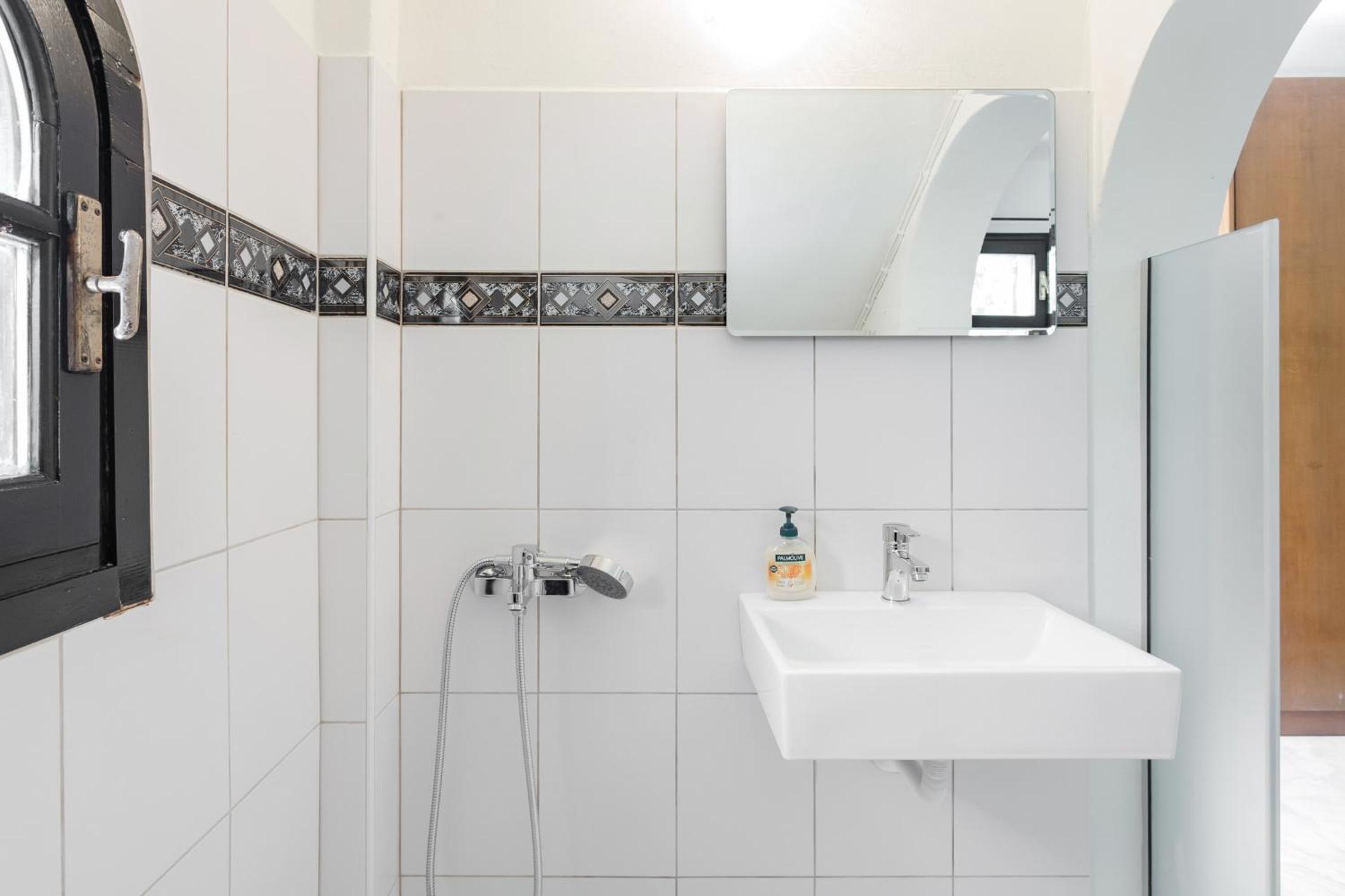 Lux Studio In 4* Secluded Villa With Pool and Kitchenette - Photo 4