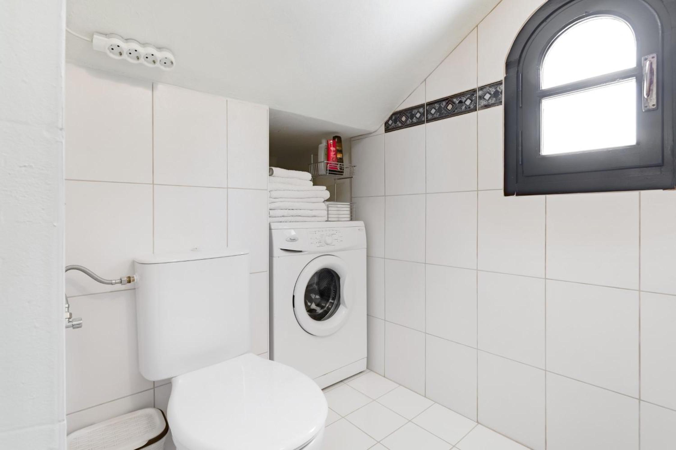 Lux Studio In 4* Secluded Villa With Pool and Kitchenette - Photo 5