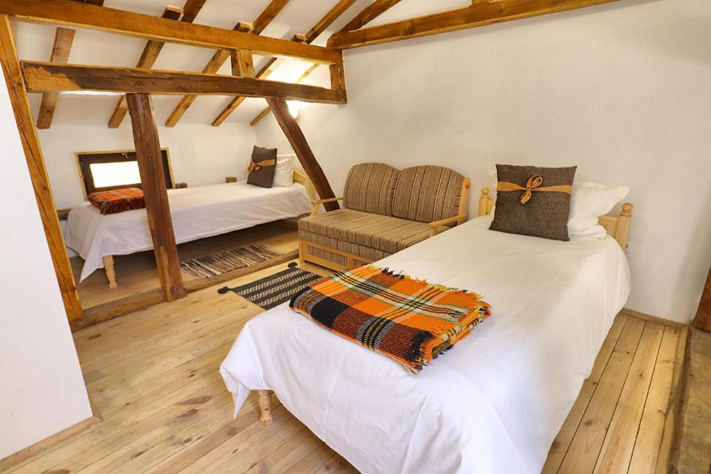 Villa - Photo 1