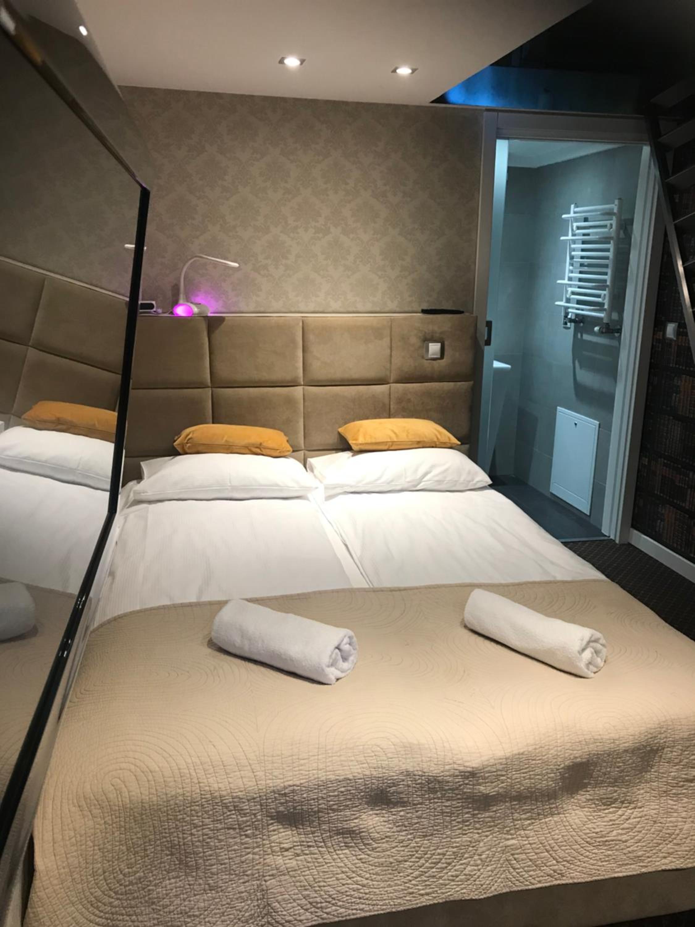 Deluxe Junior Suite - Photo 6