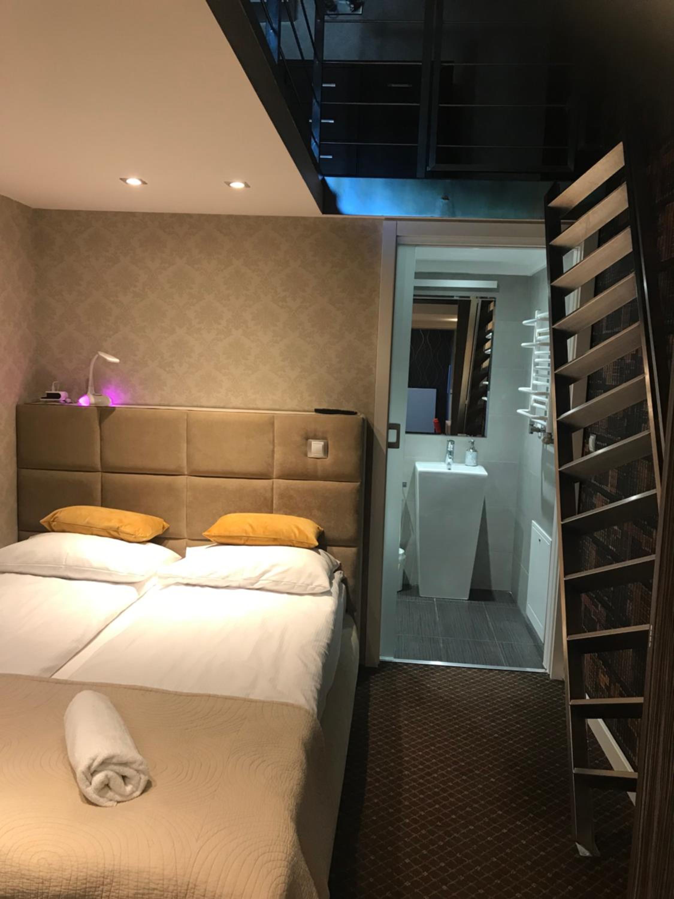 Deluxe Junior Suite - Photo 7