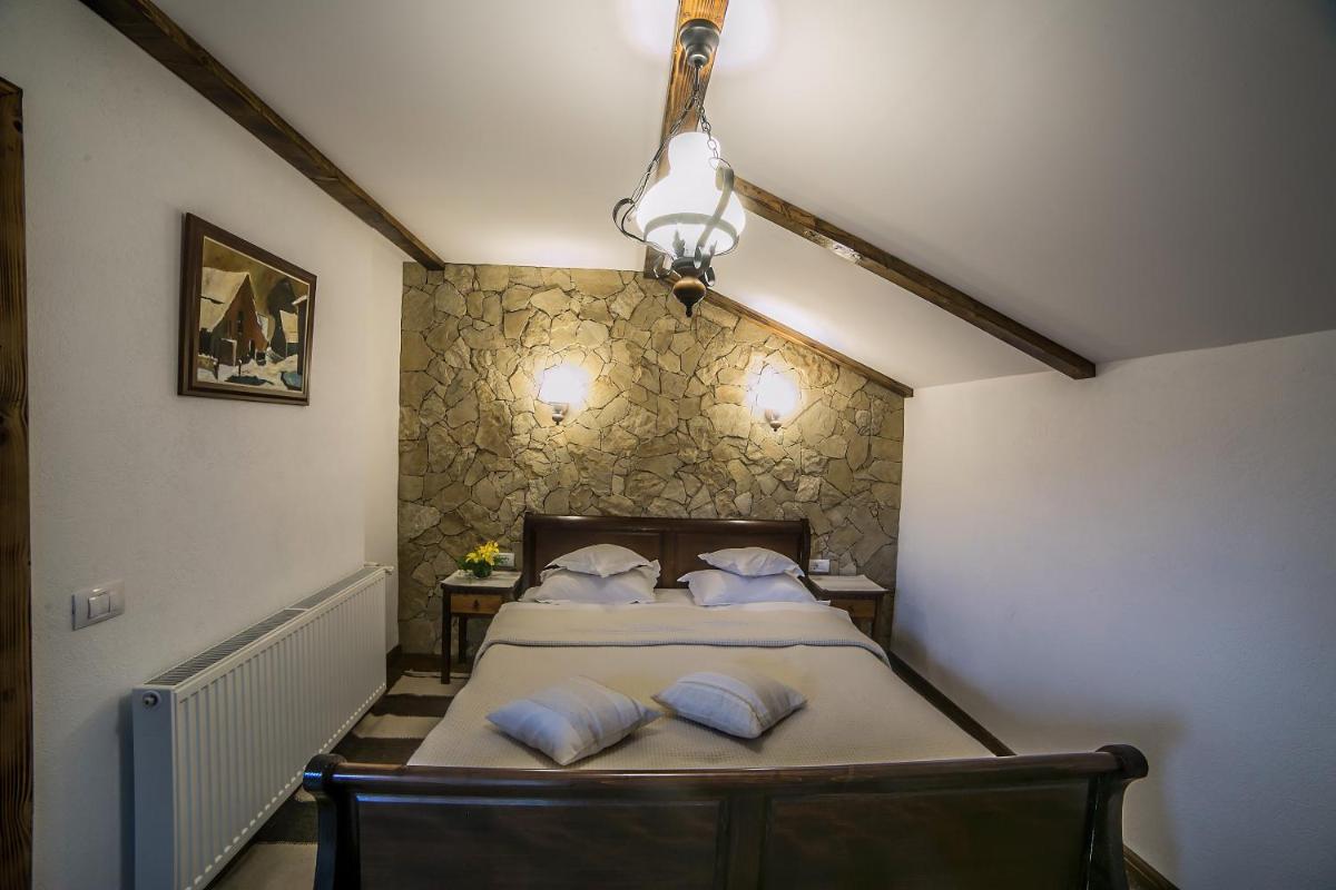 Standard Double Room - Photo 8