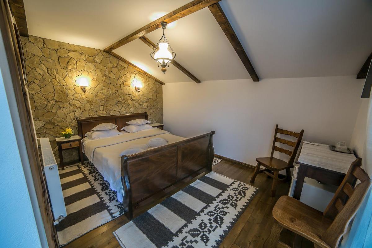 Standard Double Room - Photo 10