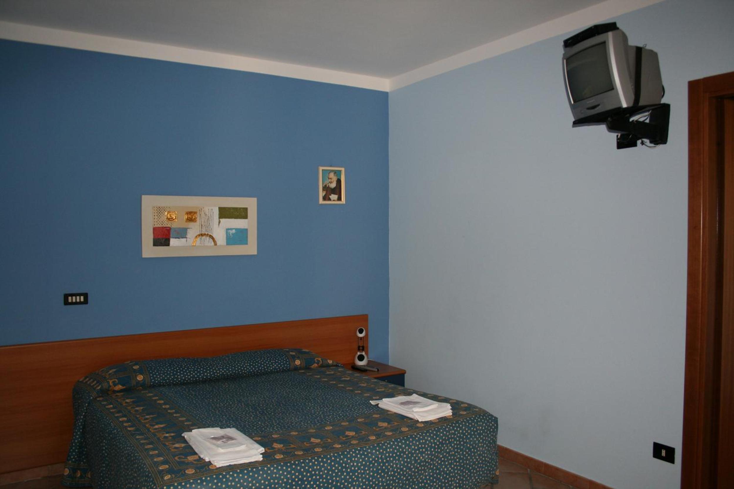 Economy Double Room photo 3