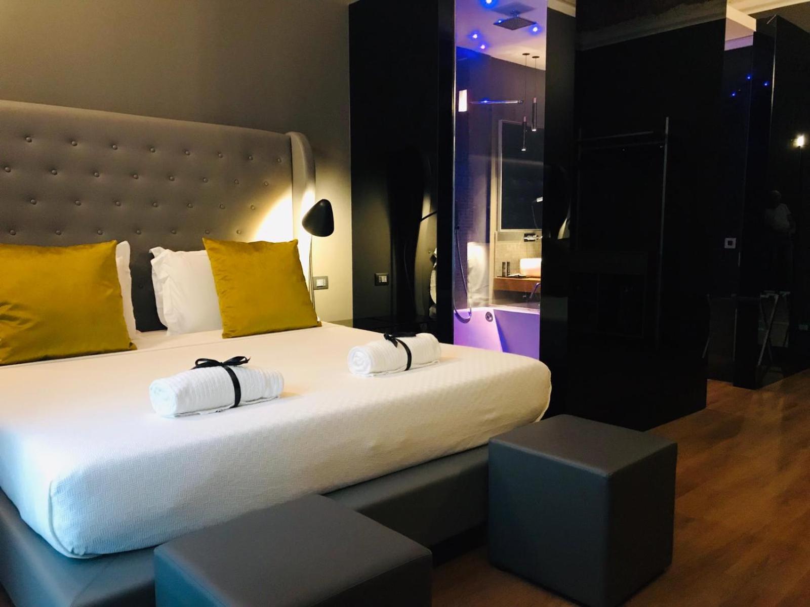 Deluxe Junior Suite - Photo 10