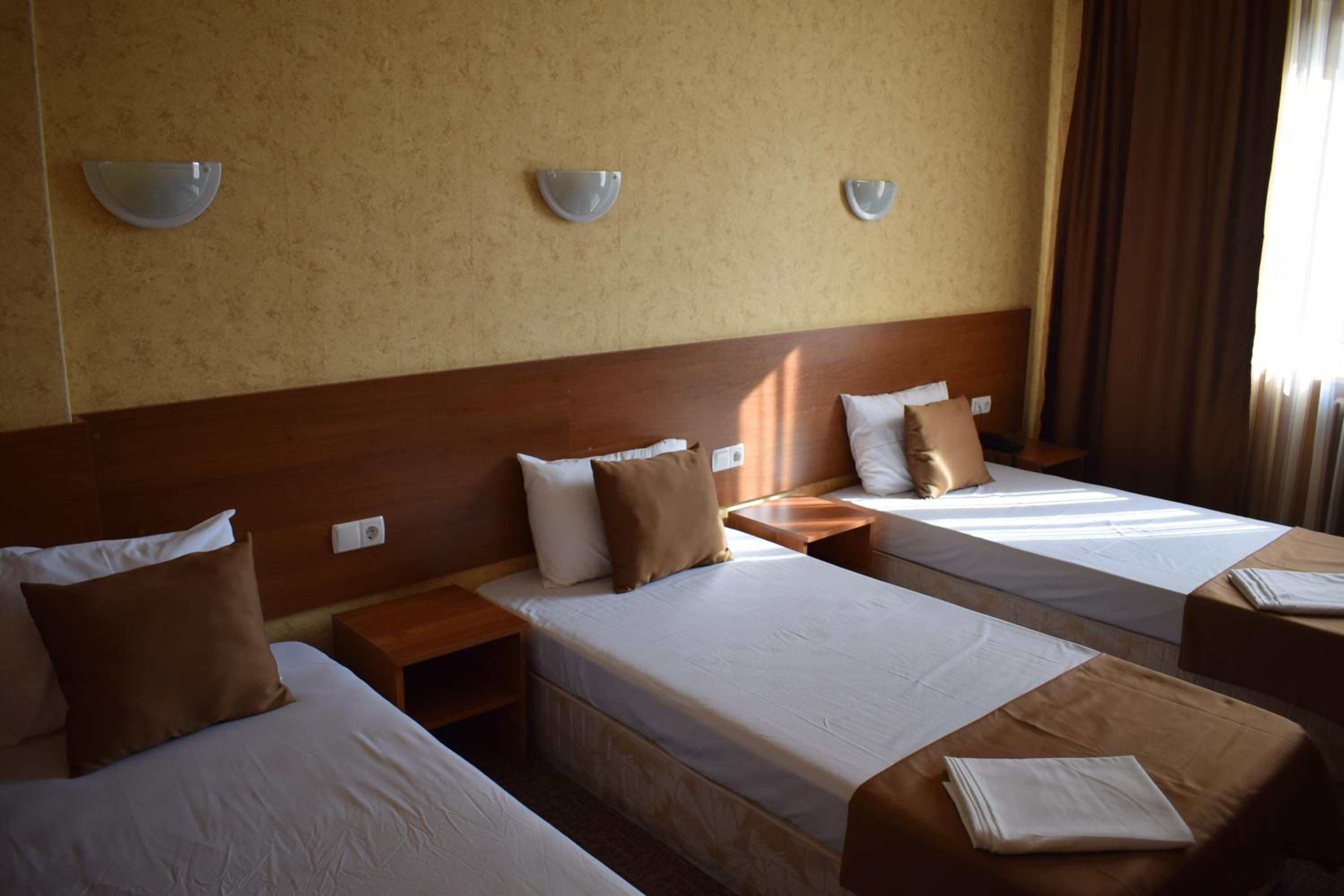Triple Room - Photo 9