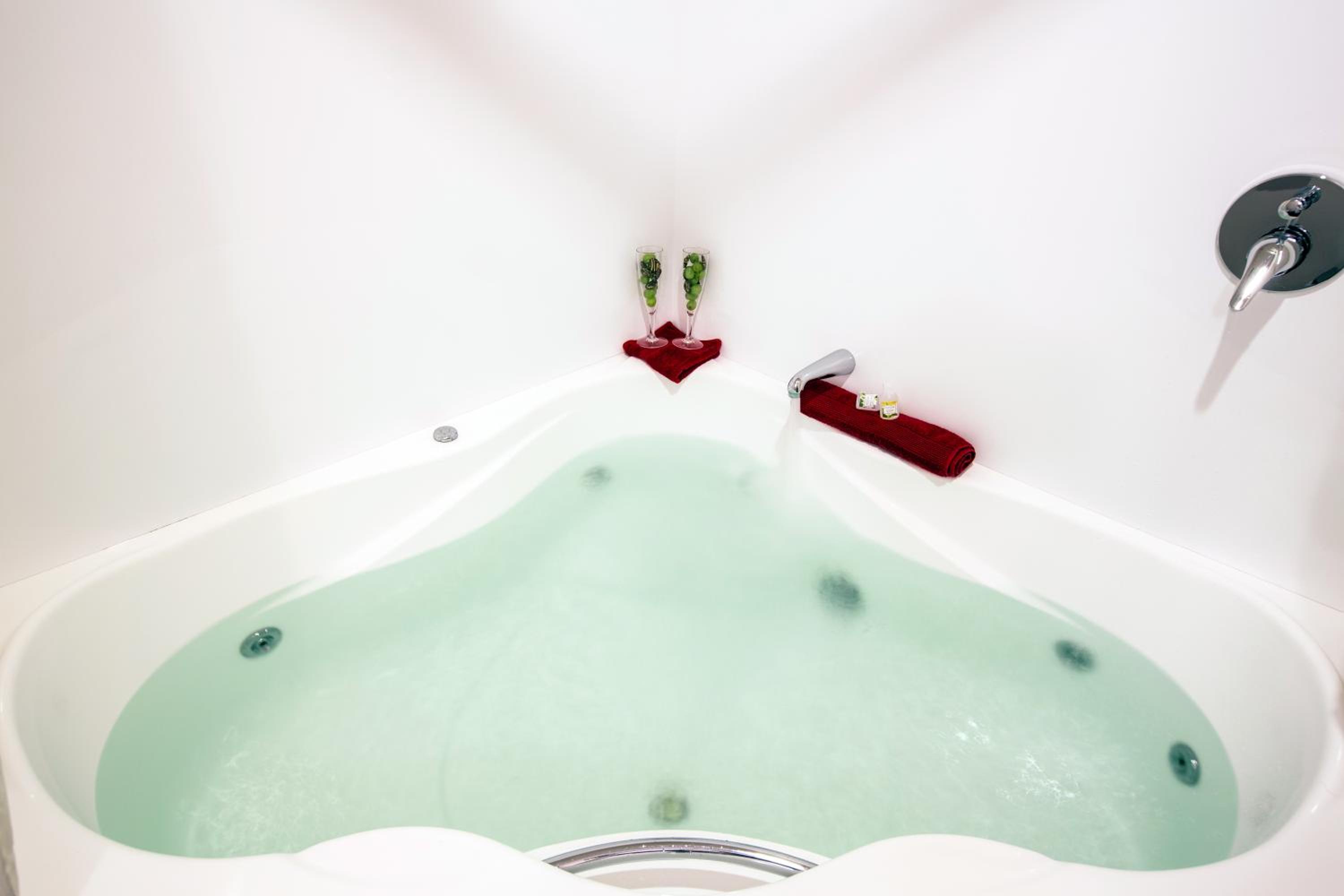 One-Bedroom Spa Suite - Photo 3