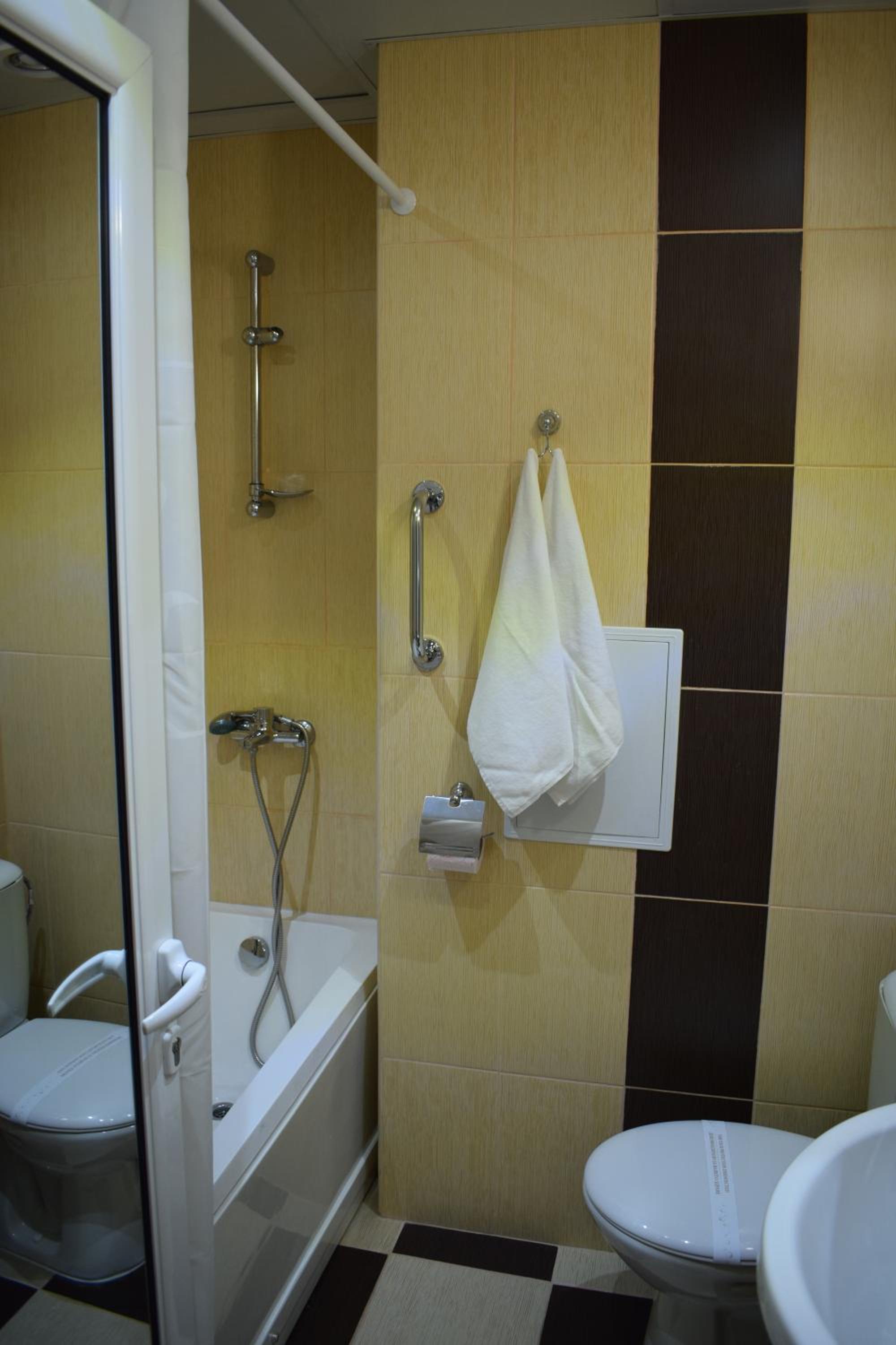 Triple Room - Photo 11